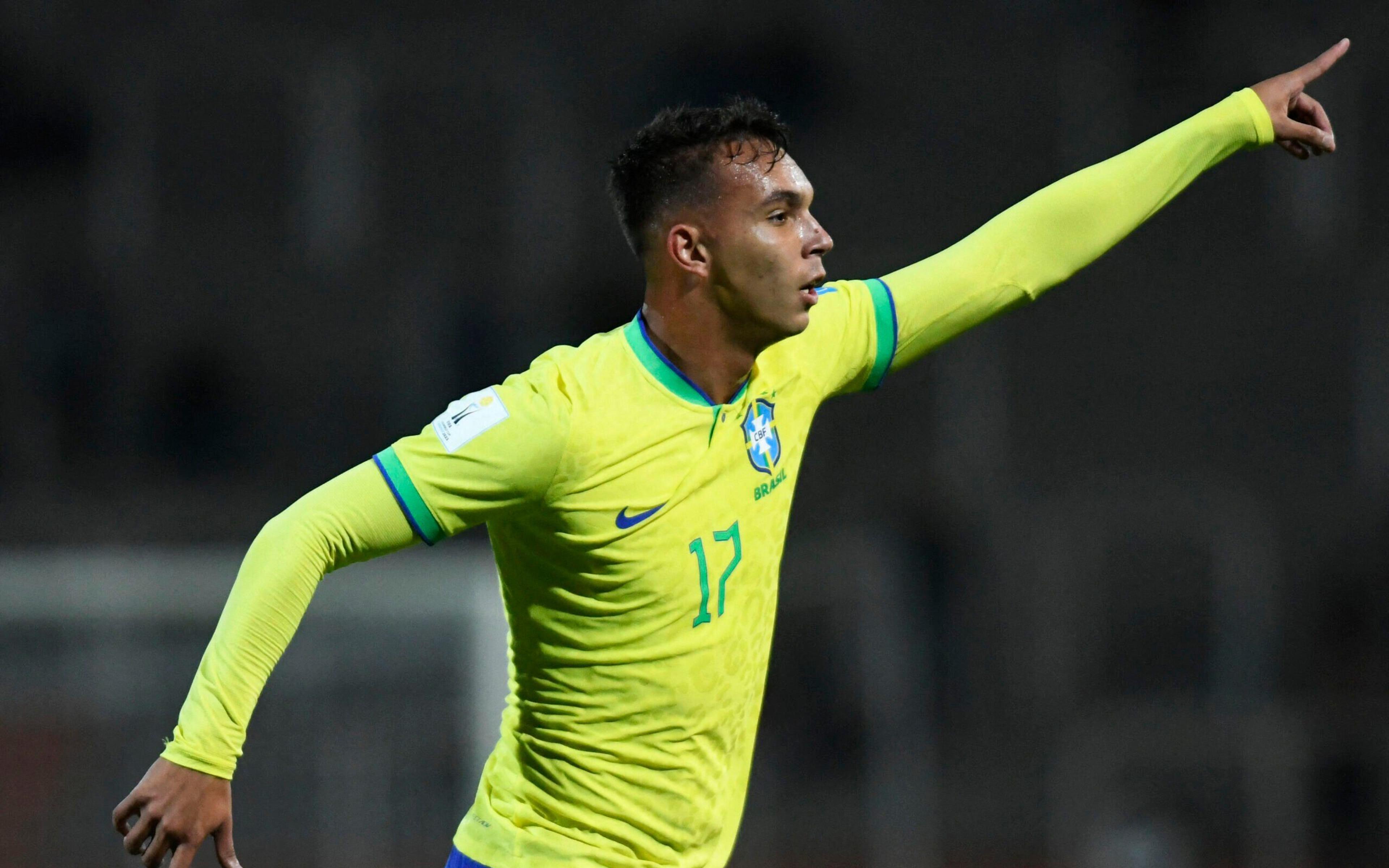 Giovane celebra gol em vitória da Seleção Brasileira na Copa do Mundo sub-20