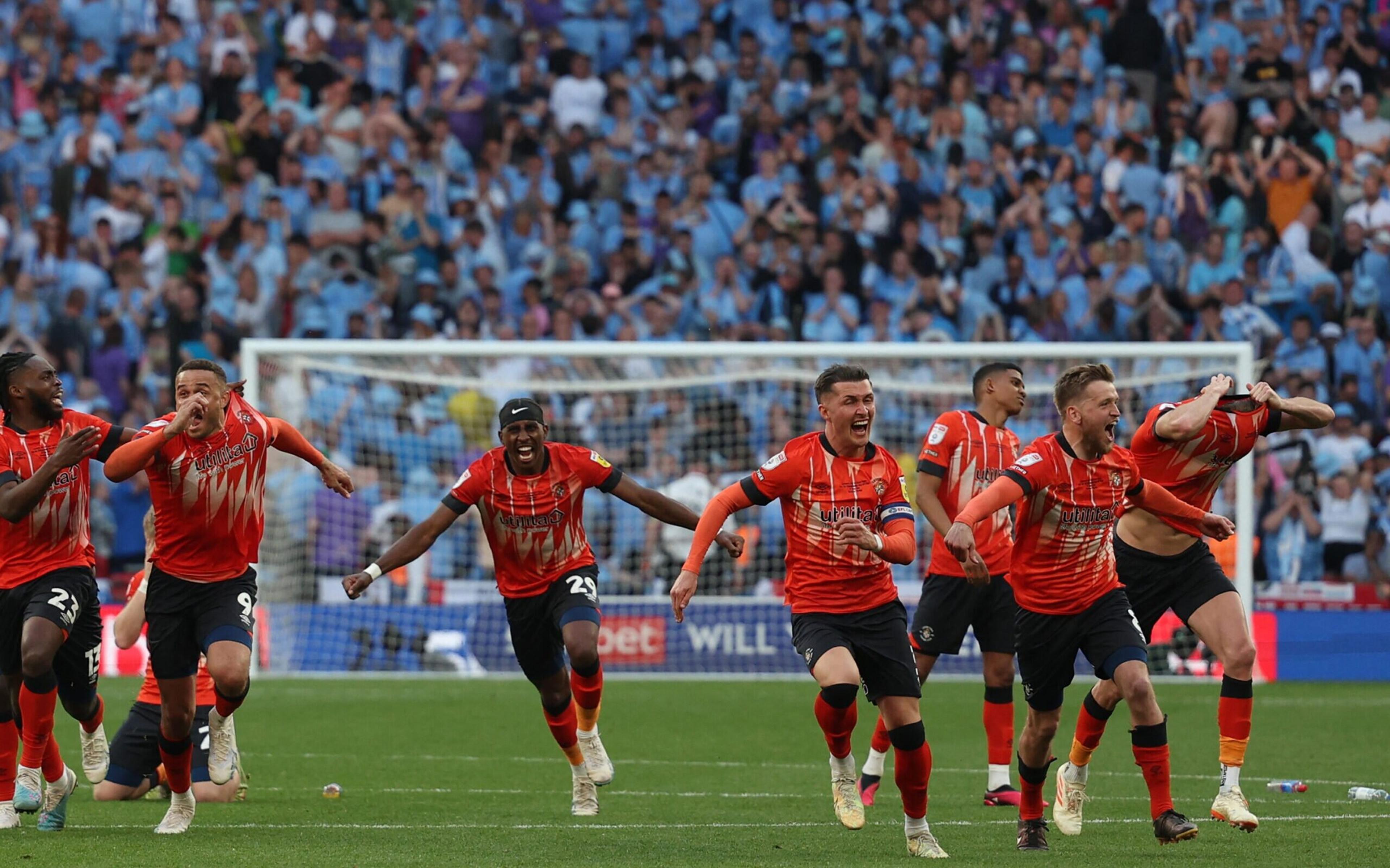 Luton Town vence Coventry City nos pênaltis e garante acesso à próxima Premier League