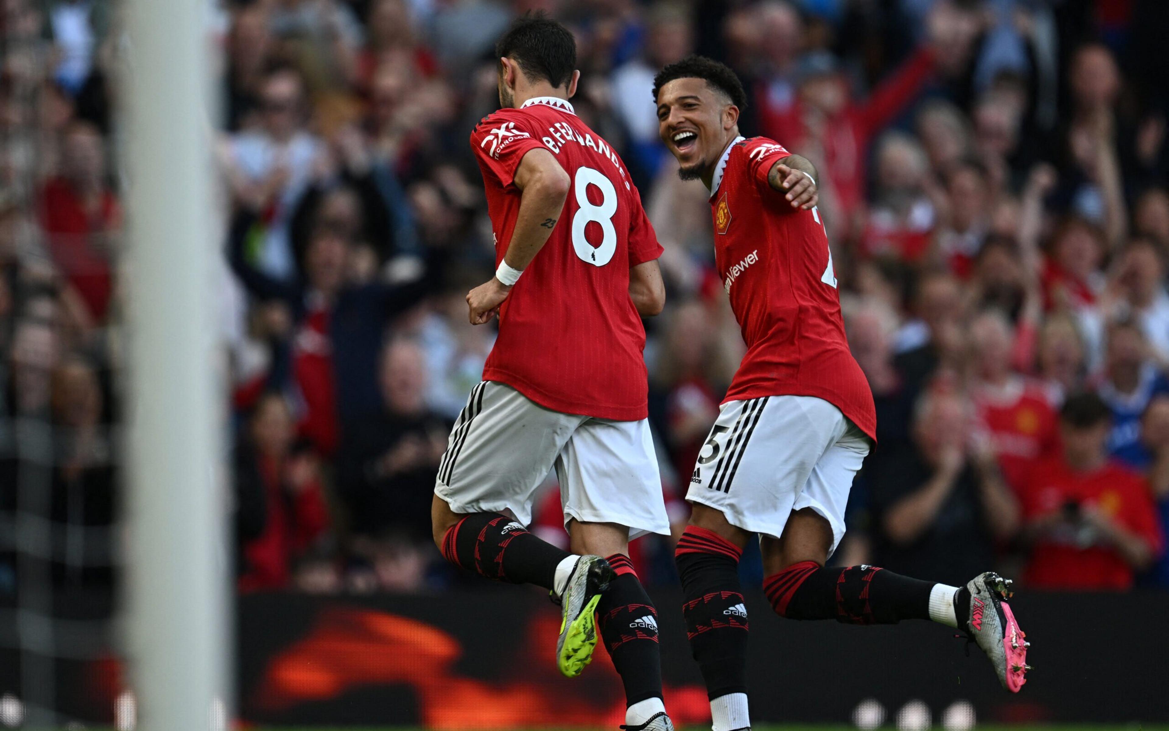 Manchester United vence Fulham de virada e encerra Premier League com vitória em casa