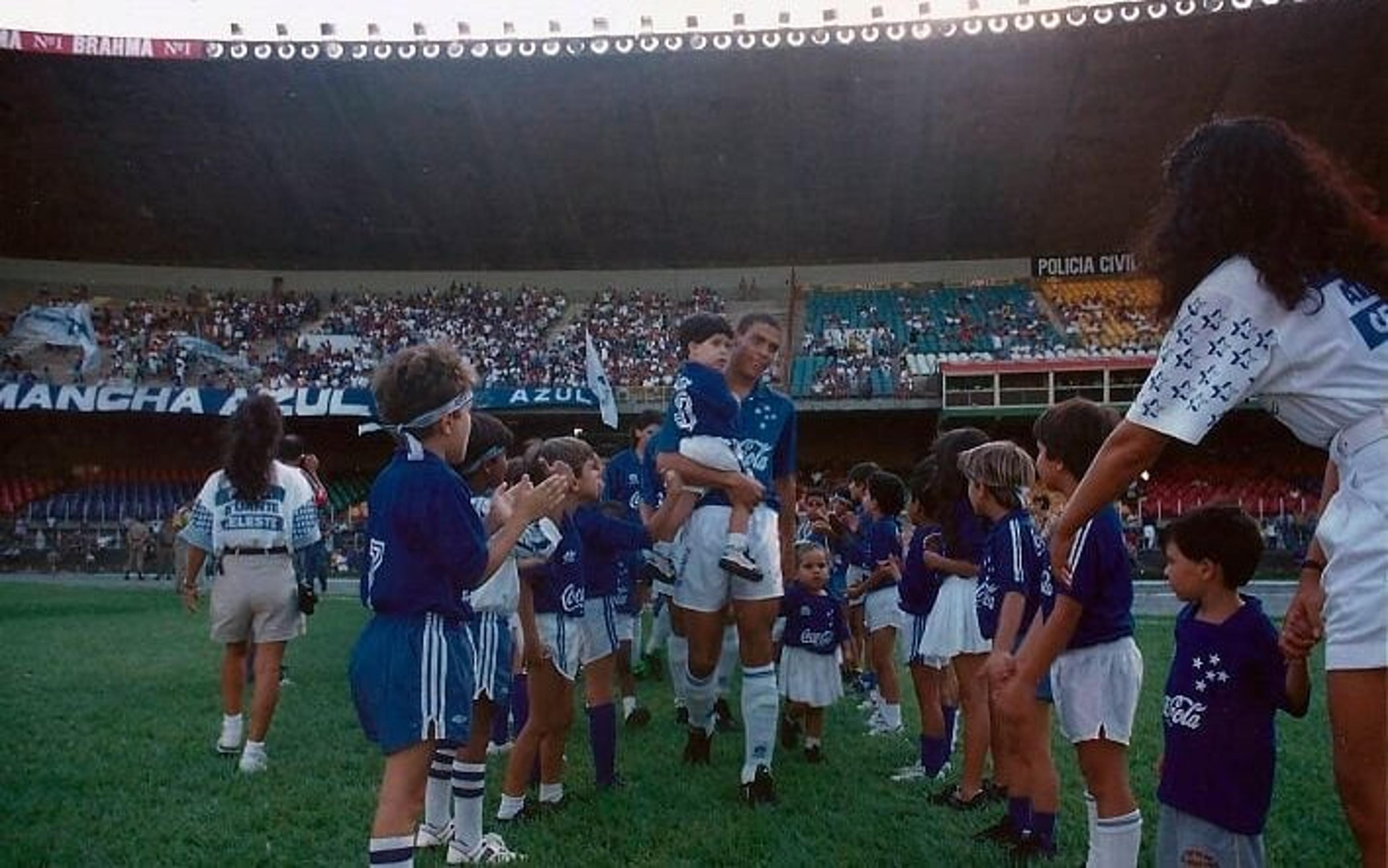 Um momento na história: há 30 anos, Ronaldo Fenômeno estreava pelo Cruzeiro