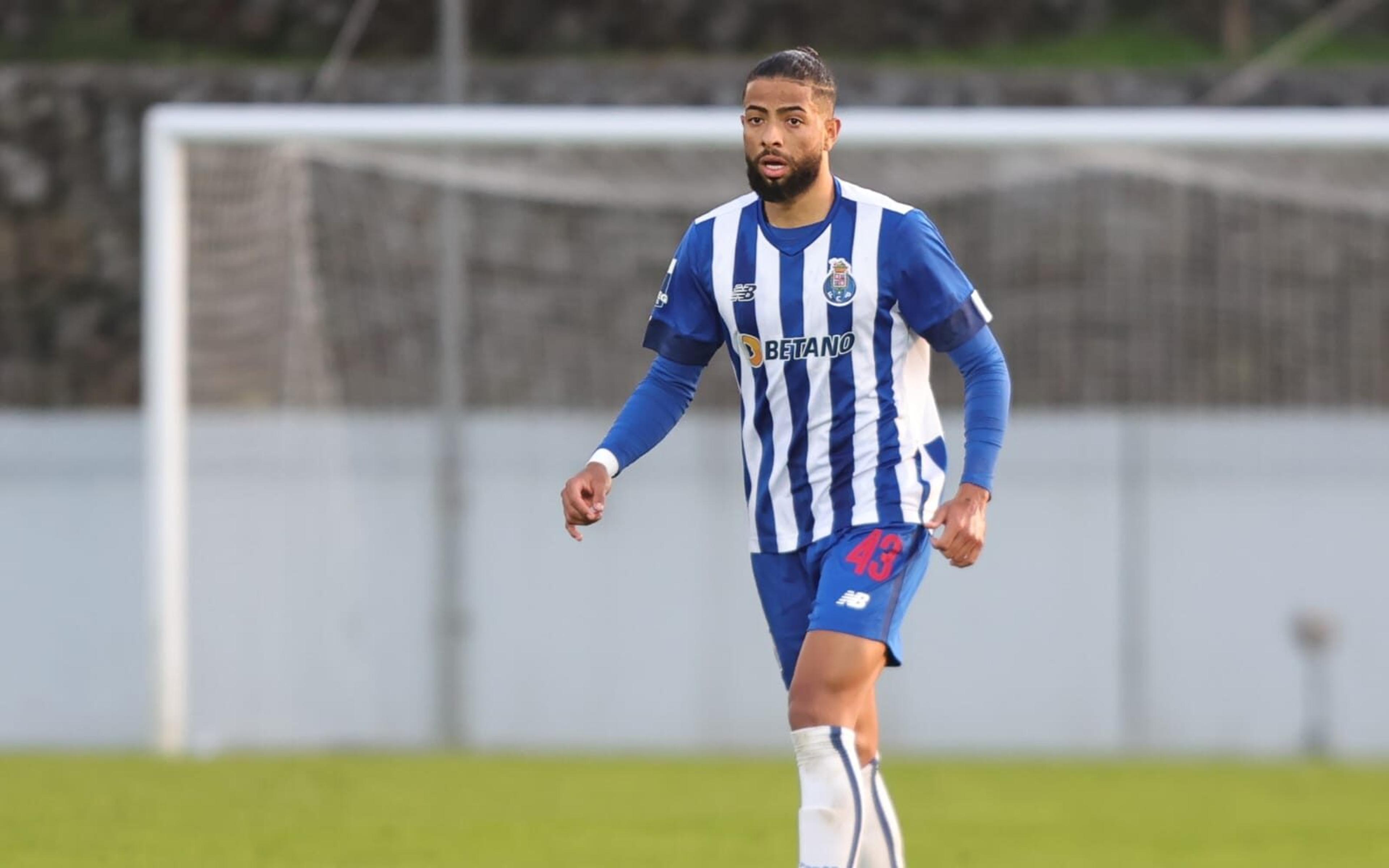 Destaque no Porto B, zagueiro João Marcelo finaliza temporada entre os artilheiros do clube