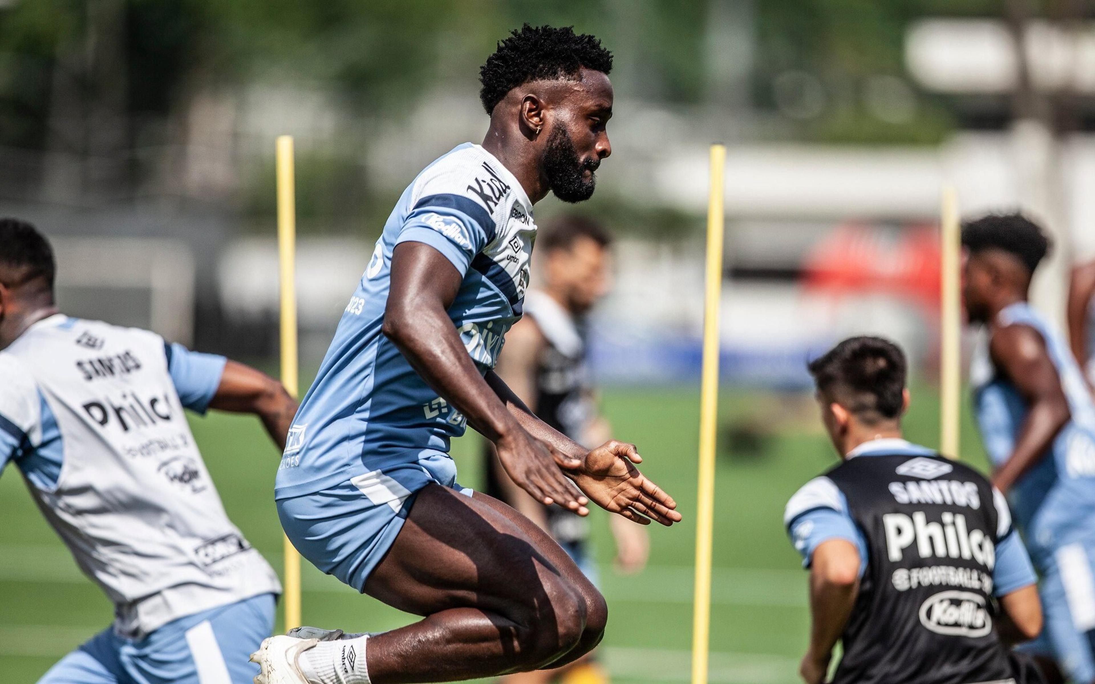 Escalação do Santos: Mendoza sente lesão, e Lucas Braga deve ser titular contra o Palmeiras