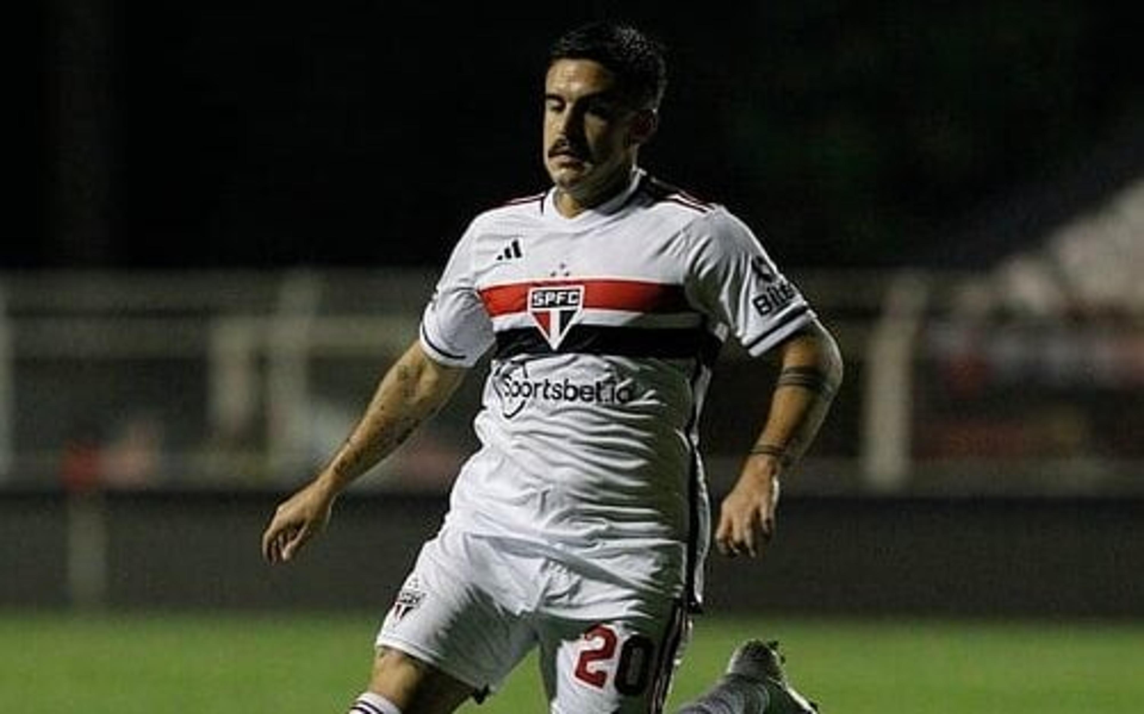 Escalação do São Paulo: reavaliado, Gabriel Neves treina normalmente com restante do elenco; Calleri se recupera da dengue e volta