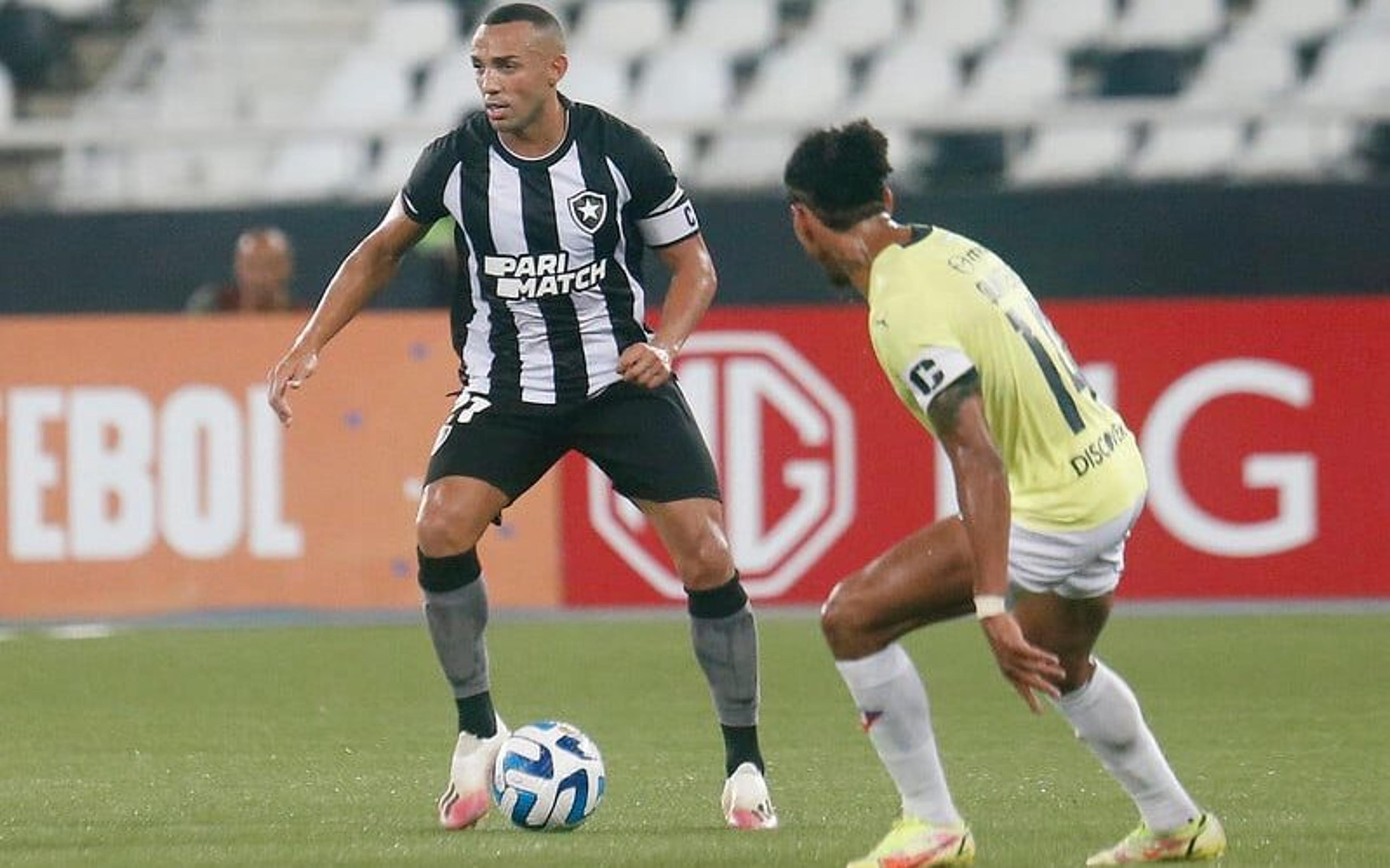 Marçal reconhece falta de criatividade do Botafogo e relembra clássico contra o Flamengo: ‘Bastante intenso’