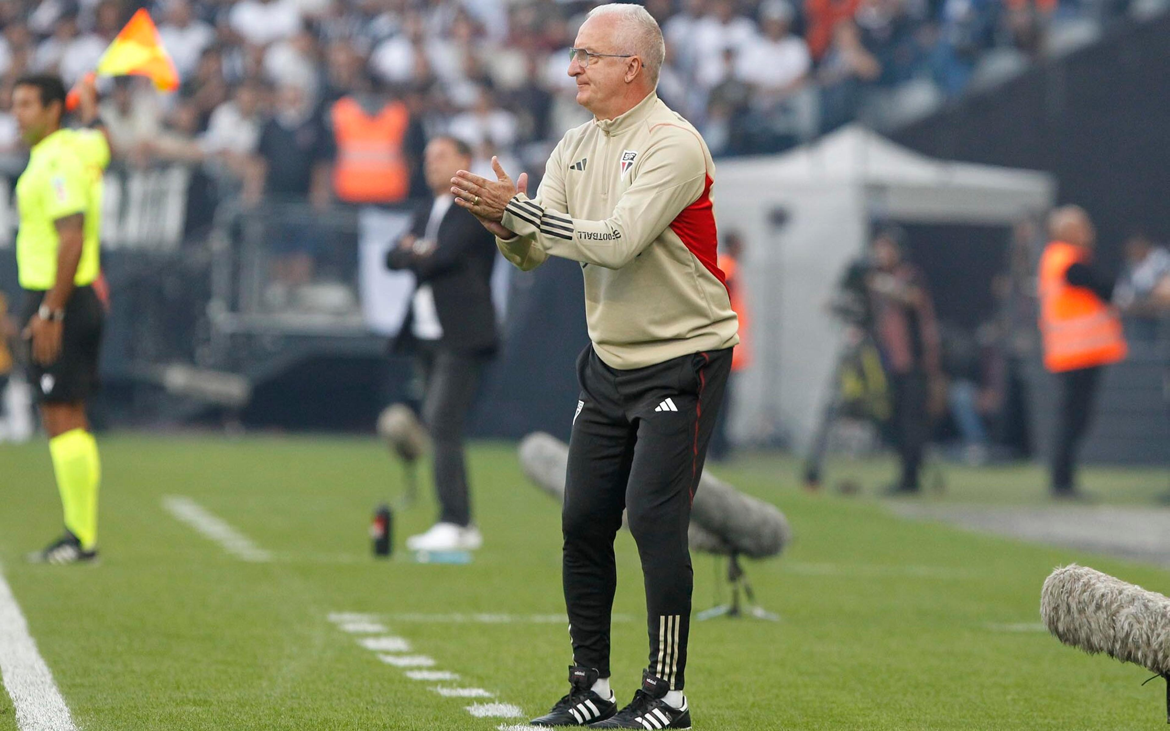 Dorival destaca postura e domínio do São Paulo em empate com Corinthians em Itaquera: ‘Estou muito satisfeito’