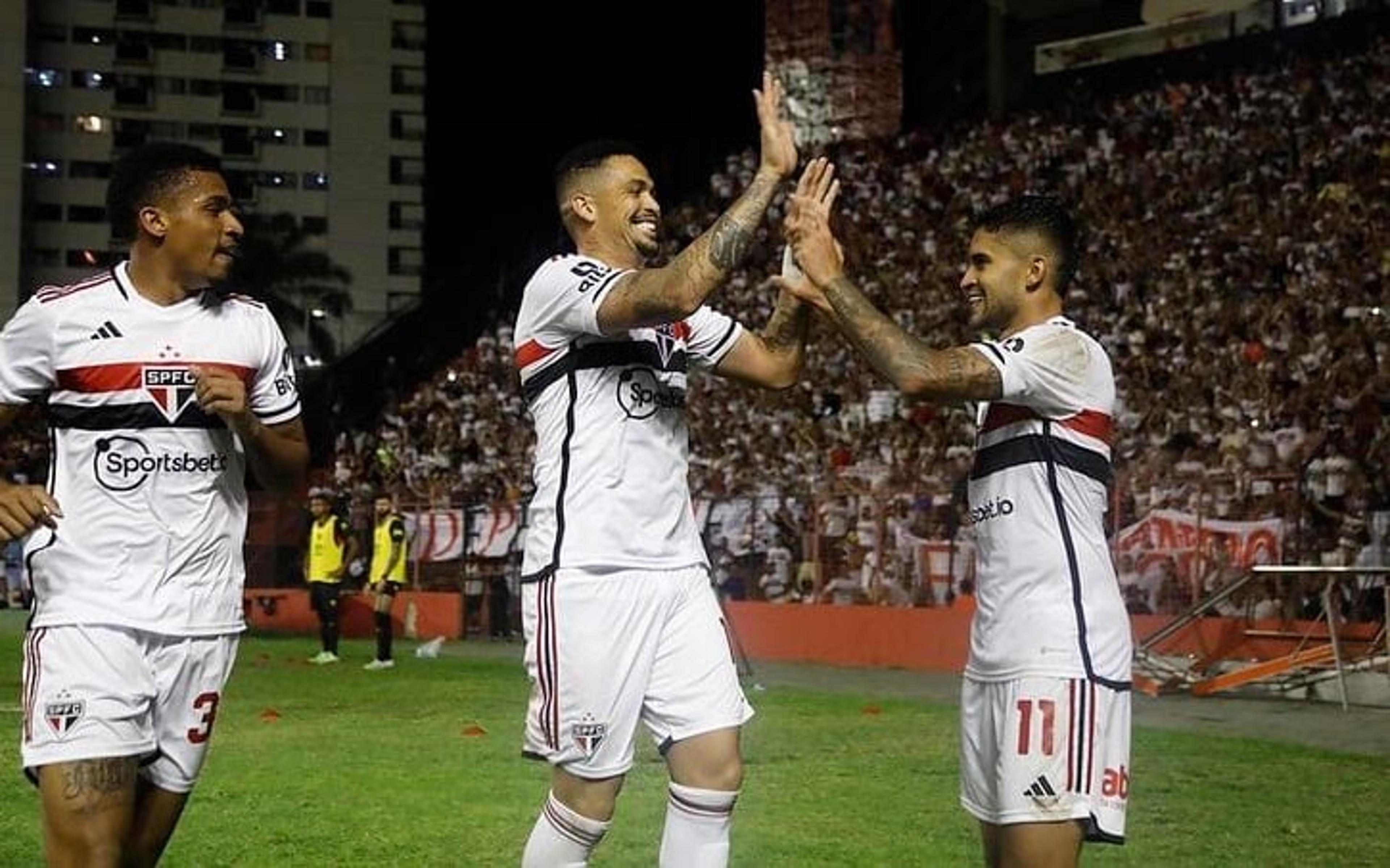 São Paulo marca após mexida de Dorival e expulsão, vence Sport por 2 a 0 e encaminha classificação nas oitavas da Copa do Brasil