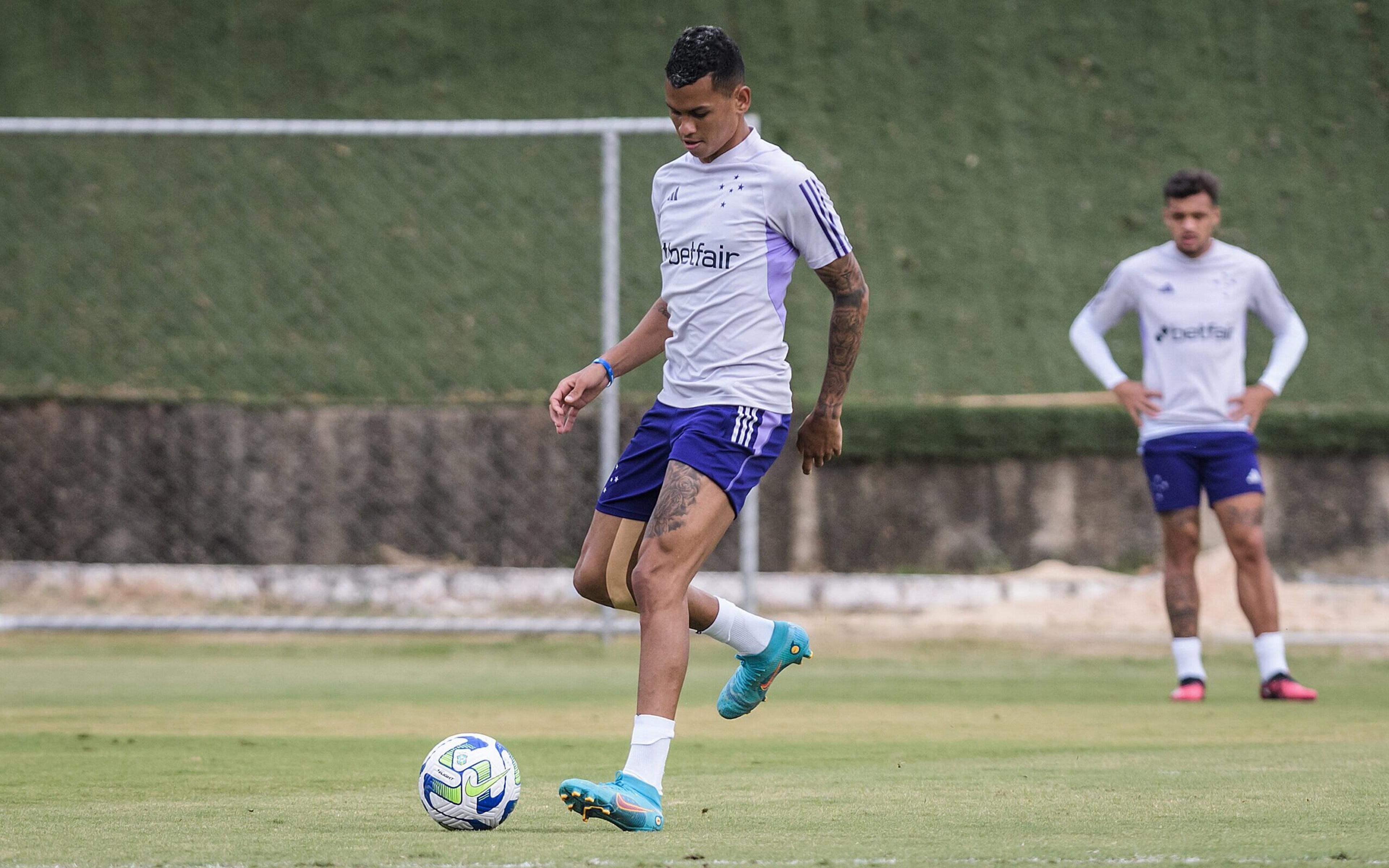 Liberado pelo departamento médico, Fernando Henrique vira opção no meio-campo do Cruzeiro