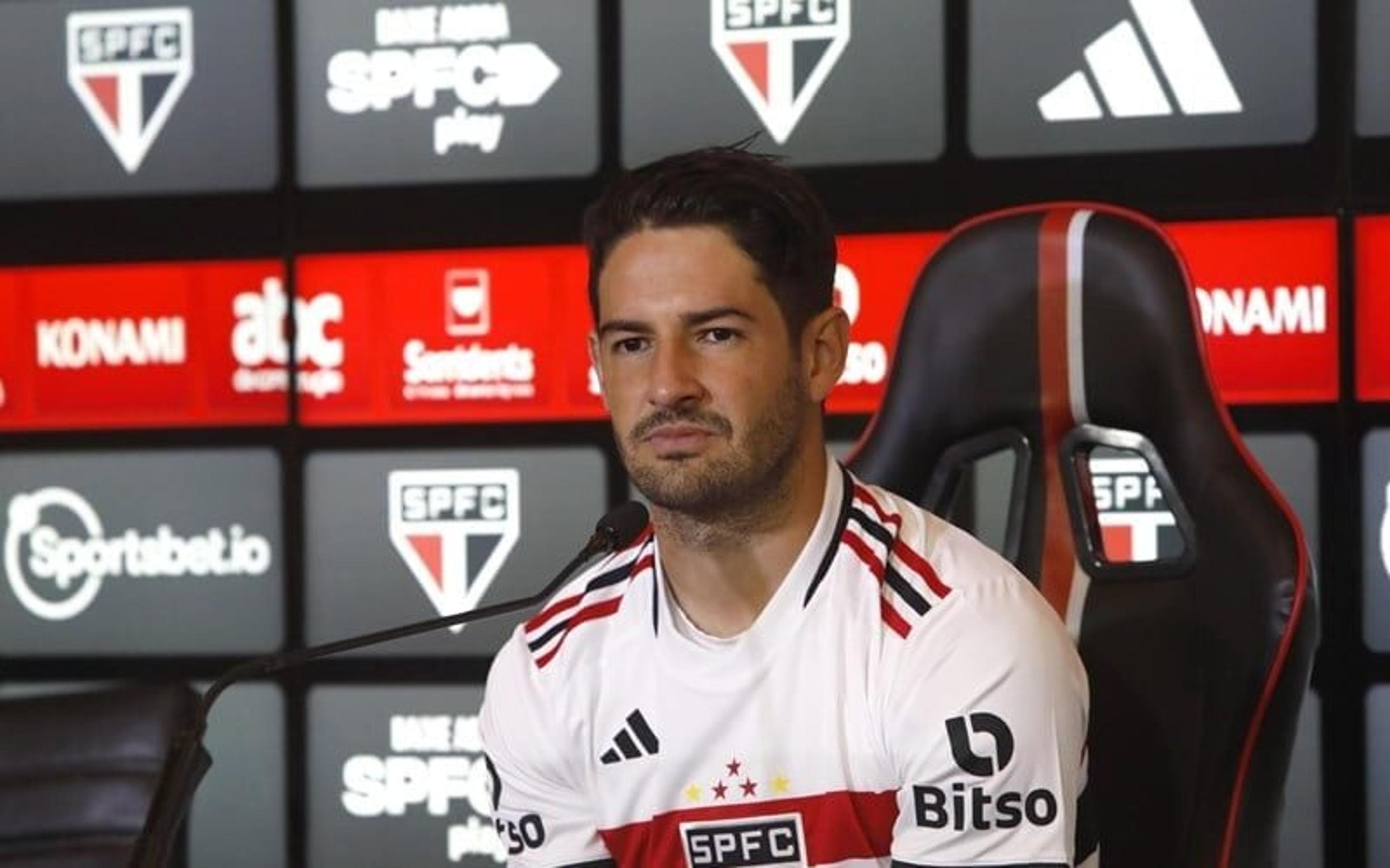 Em retorno ao São Paulo, Pato se coloca à disposição para jogar em ‘qualquer posição’