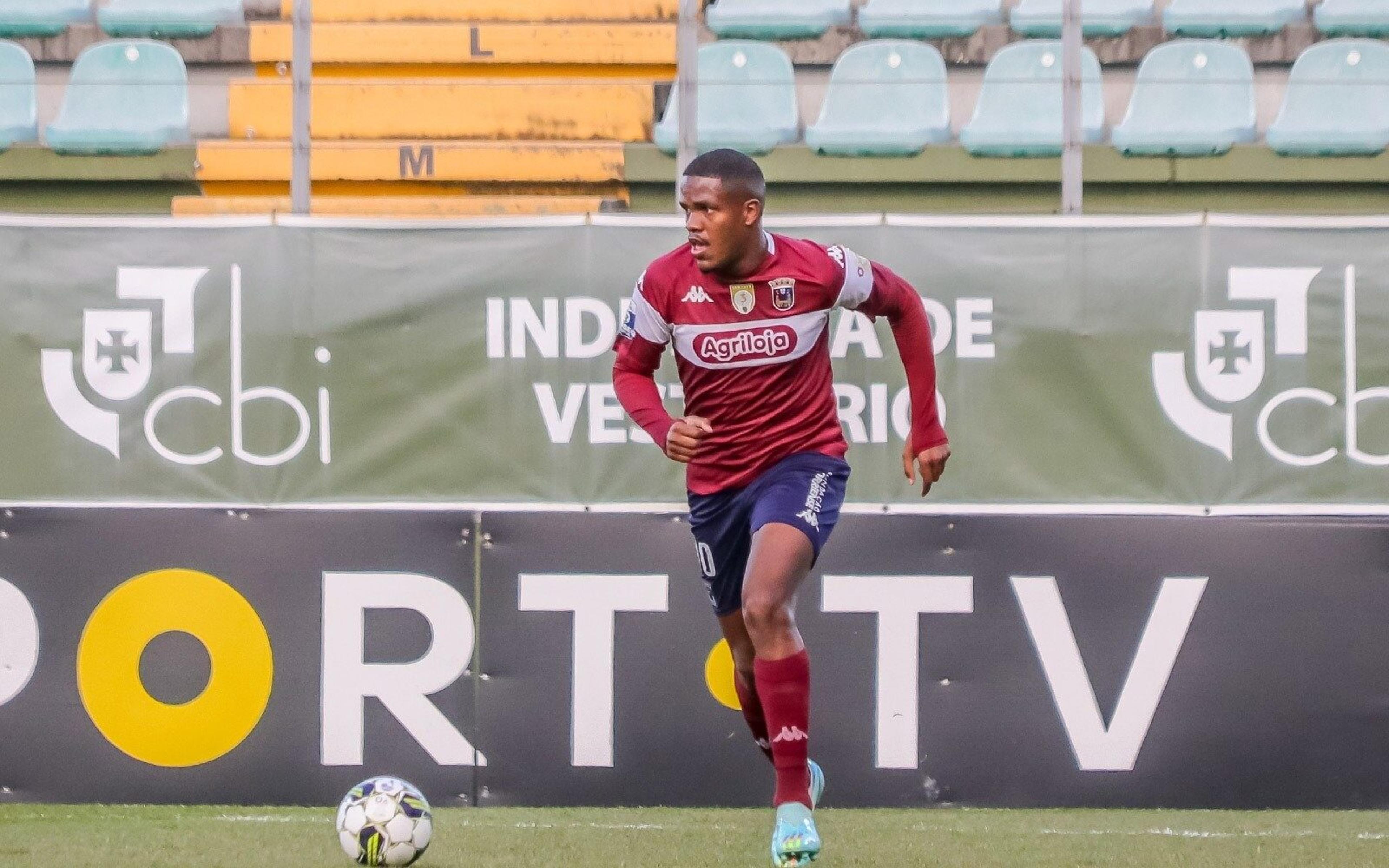 Revelado pelo América-MG, zagueiro Gustavo Marques faz gol e dá assistência em Portugal