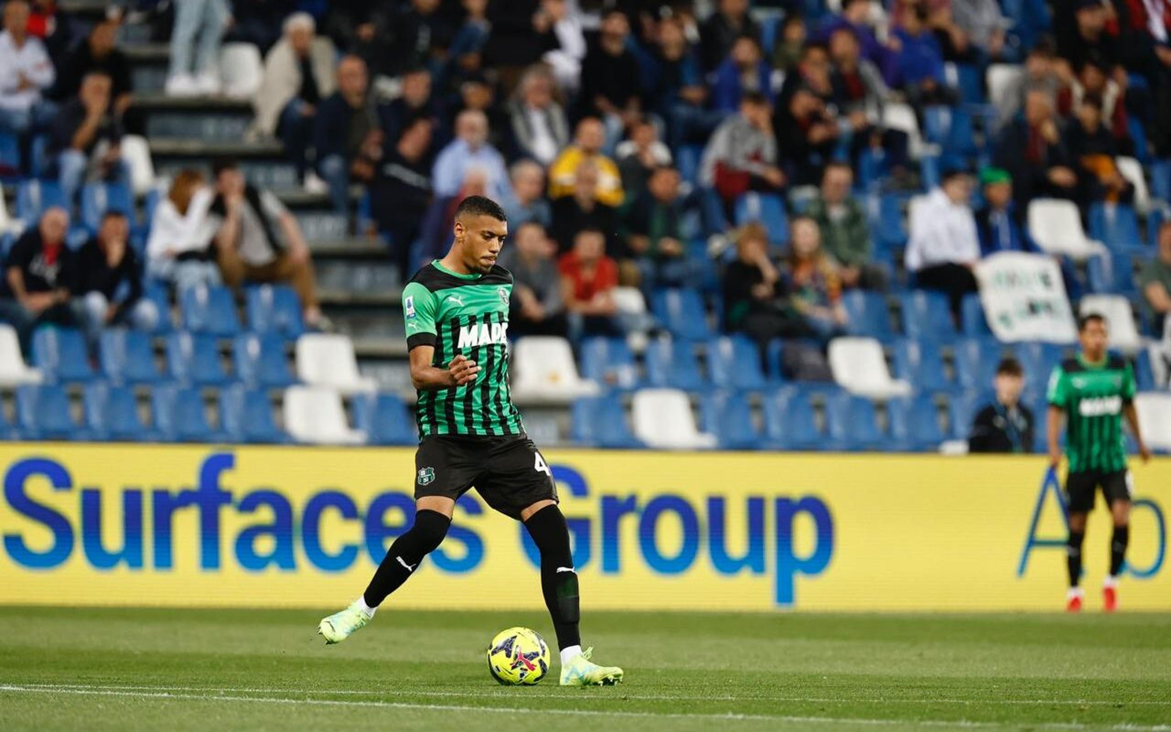 Titular absoluto no Sassuolo, ex-Grêmio Ruan Tressoldi é destaque da equipe na Serie A italiana