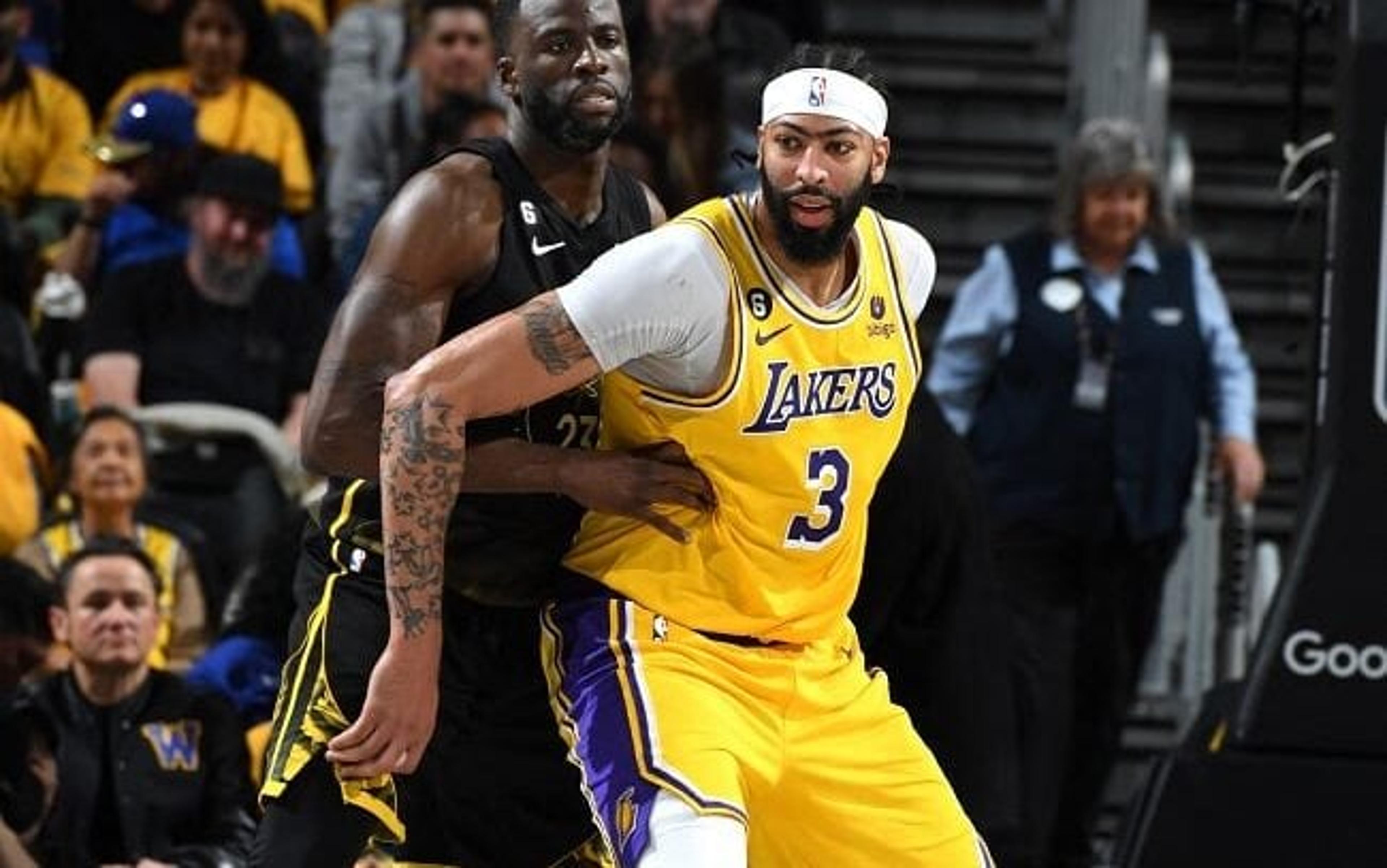 Anthony Davis é dominante, Lakers vence Warriors e rouba mando de quadra