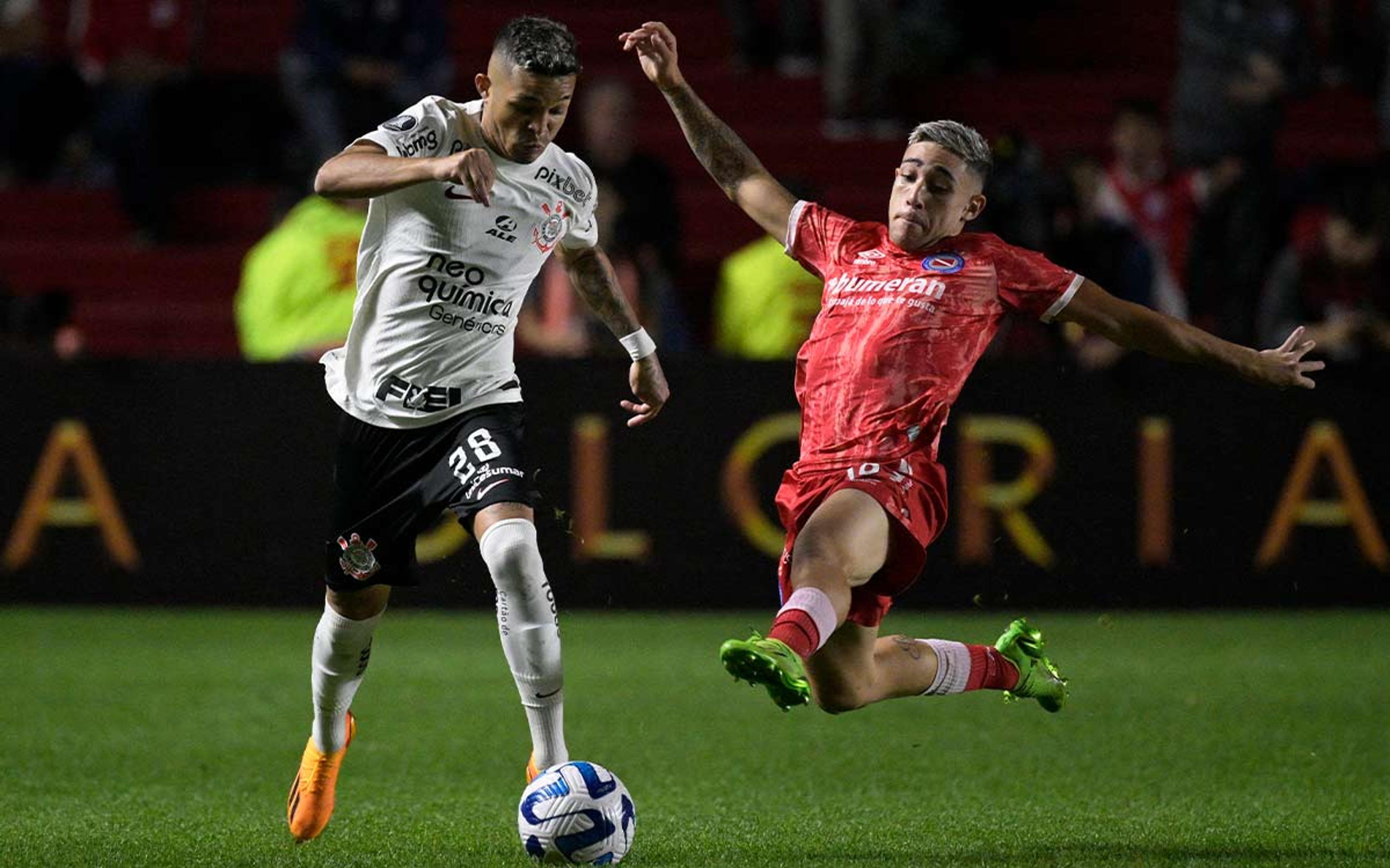 ATUAÇÕES: Ataque faz jogo apagado e ‘luz’ do Corinthians na Libertadores começa a falhar