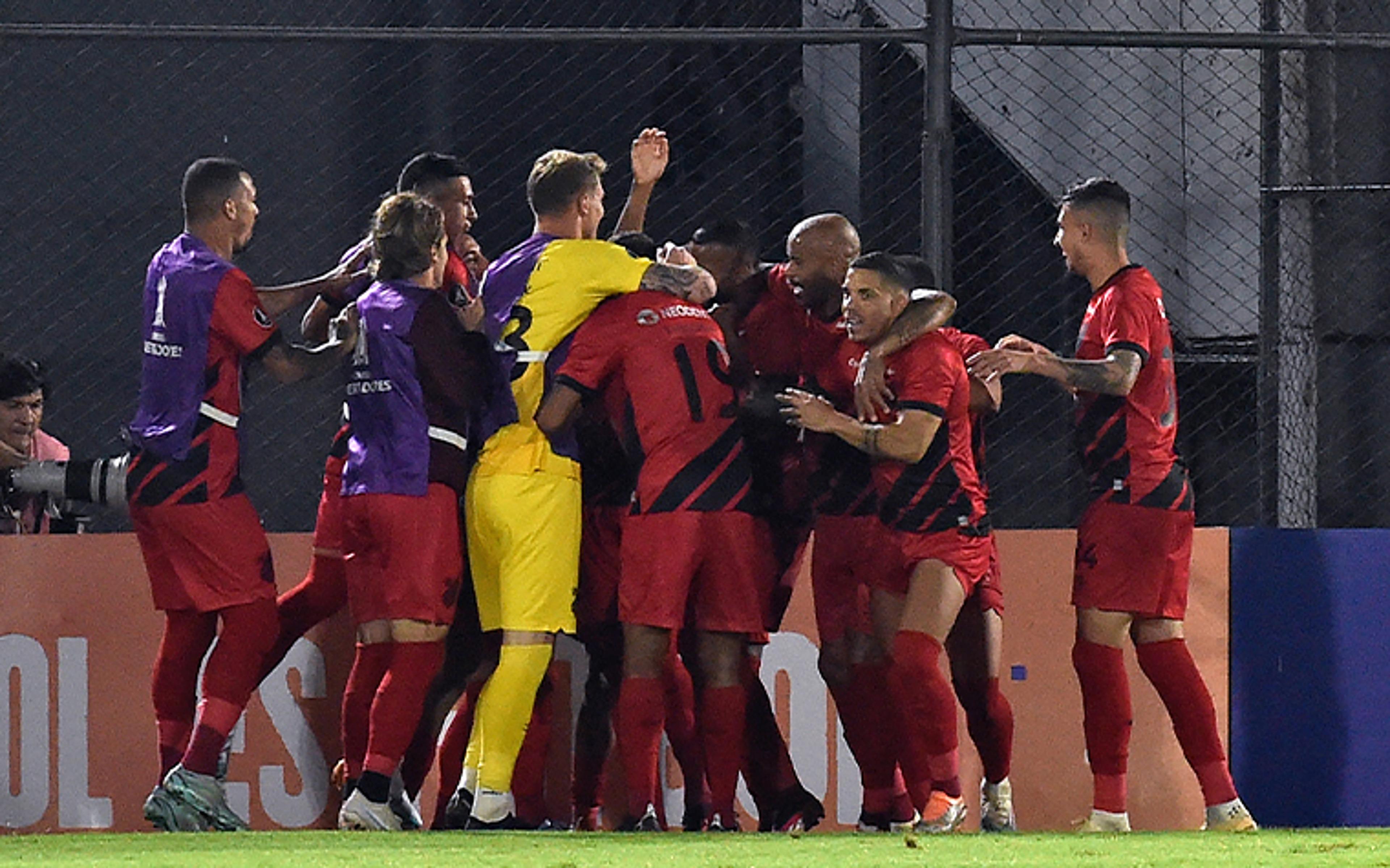 VÍDEO: os melhores momentos da vitória do Athletico contra o Libertad pela Libertadores