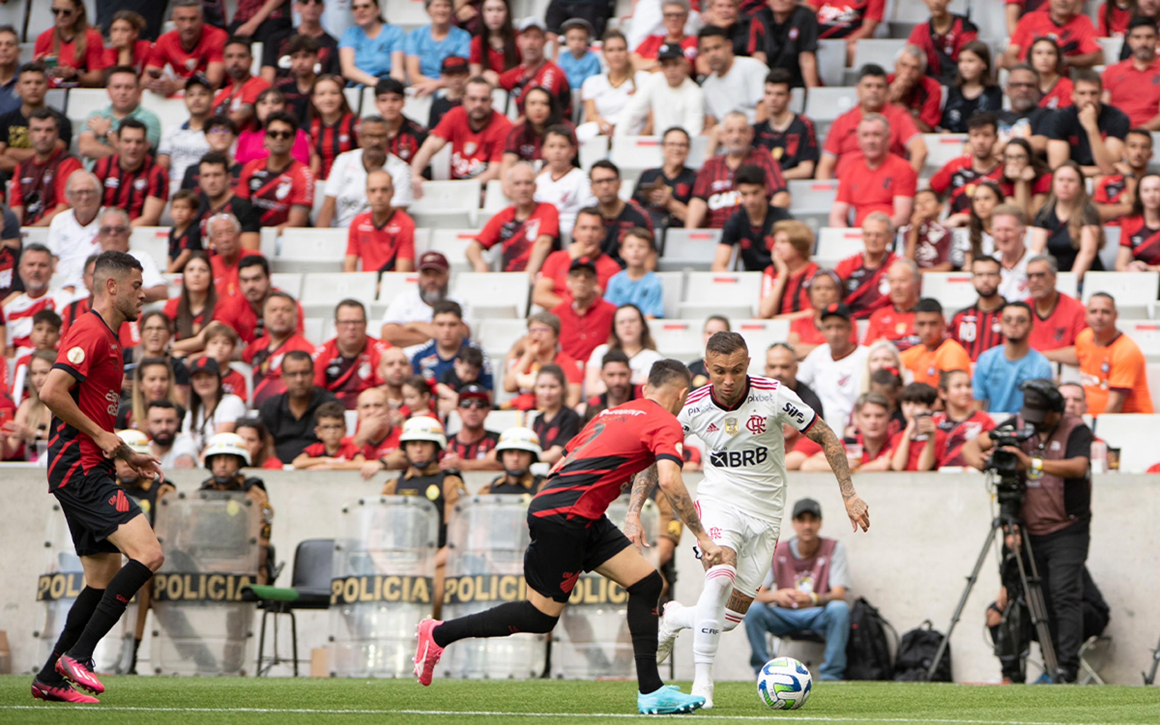 ATUAÇÕES: Santos falha em um dos gols; Cebolinha e Pulgar recebem as maiores notas em revés do Flamengo