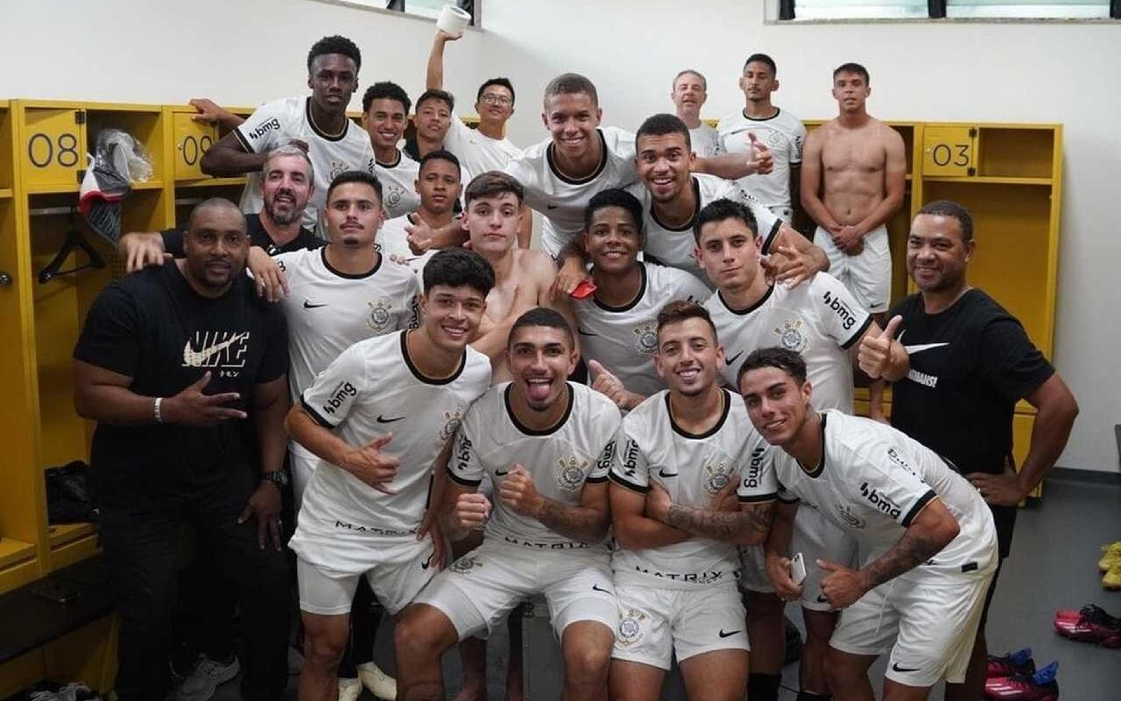 Corinthians arranca empate, elimina o Atlético-MG e fica em segundo lugar no grupo do Brasileirão Sub-20