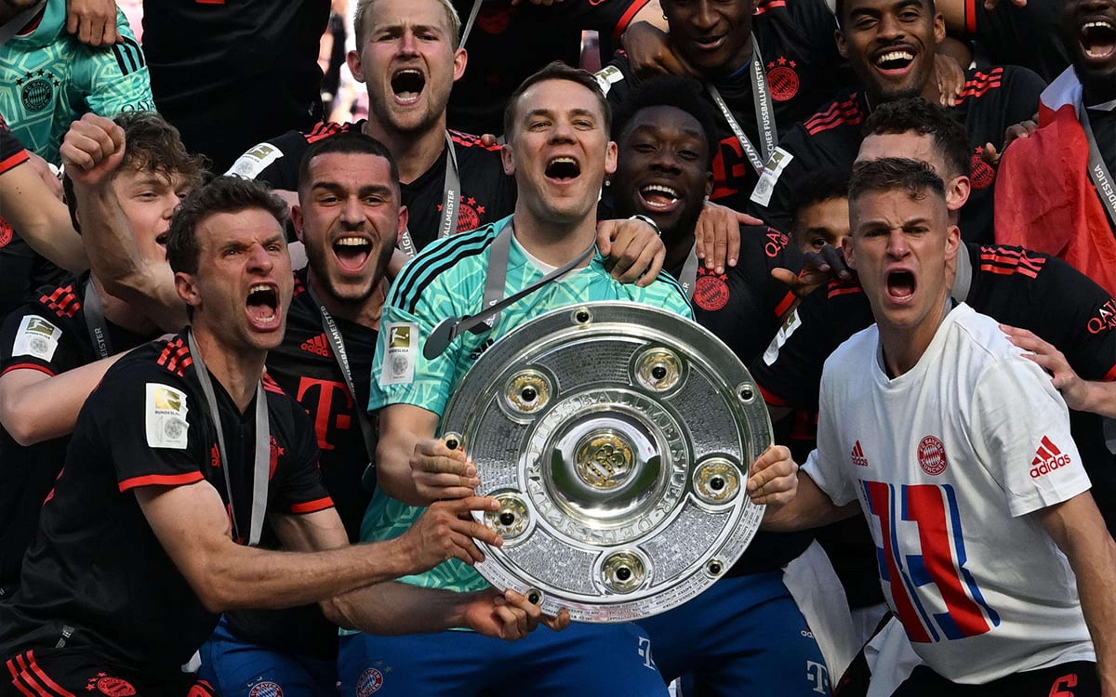 VÍDEO: Jogadores do Bayern celebram o título alemão com a torcida em Colônia