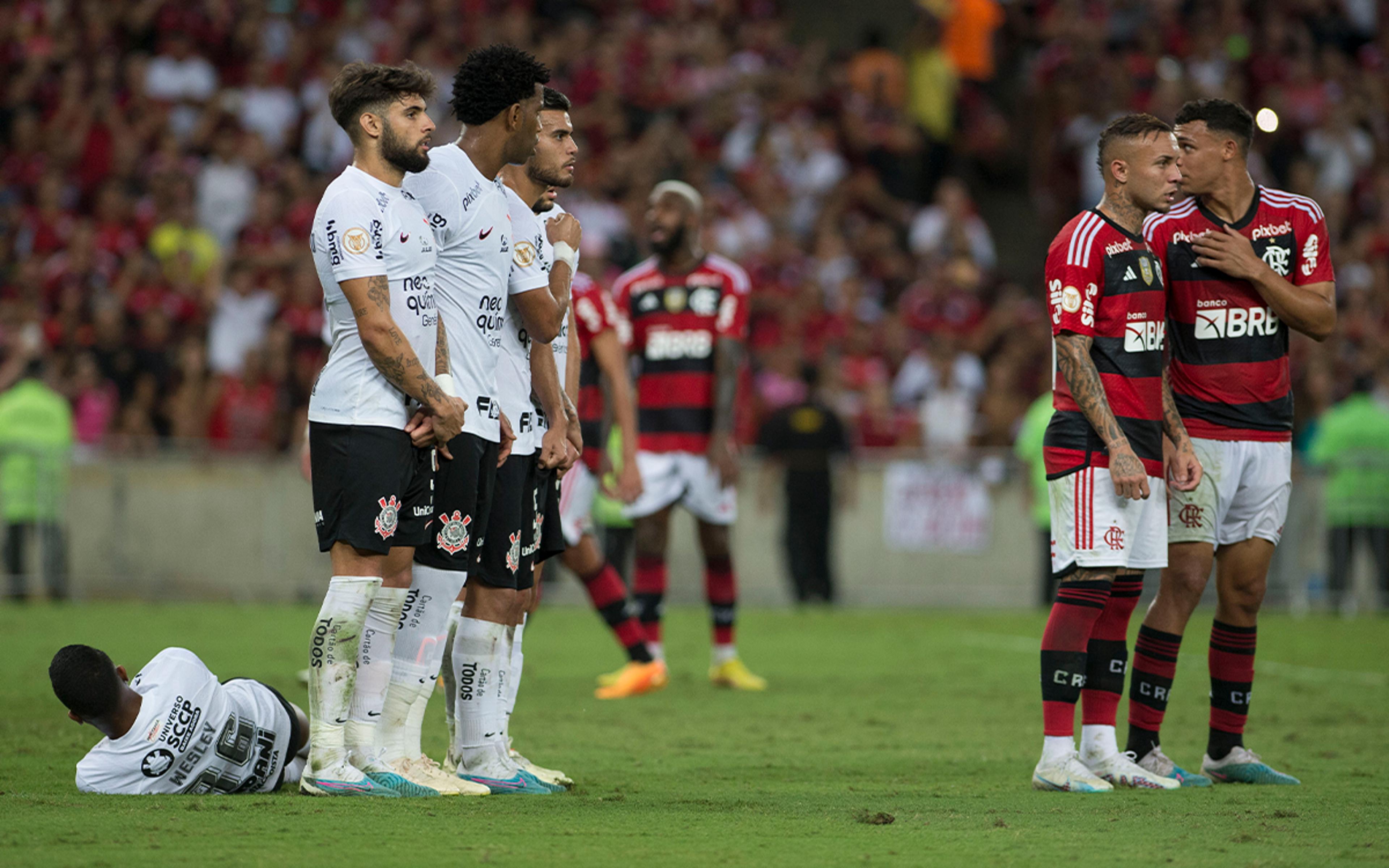 ATUAÇÕES: Zaga do Corinthians falha em momento crucial, e Yuri Alberto ‘treme’ na derrota contra o Flamengo