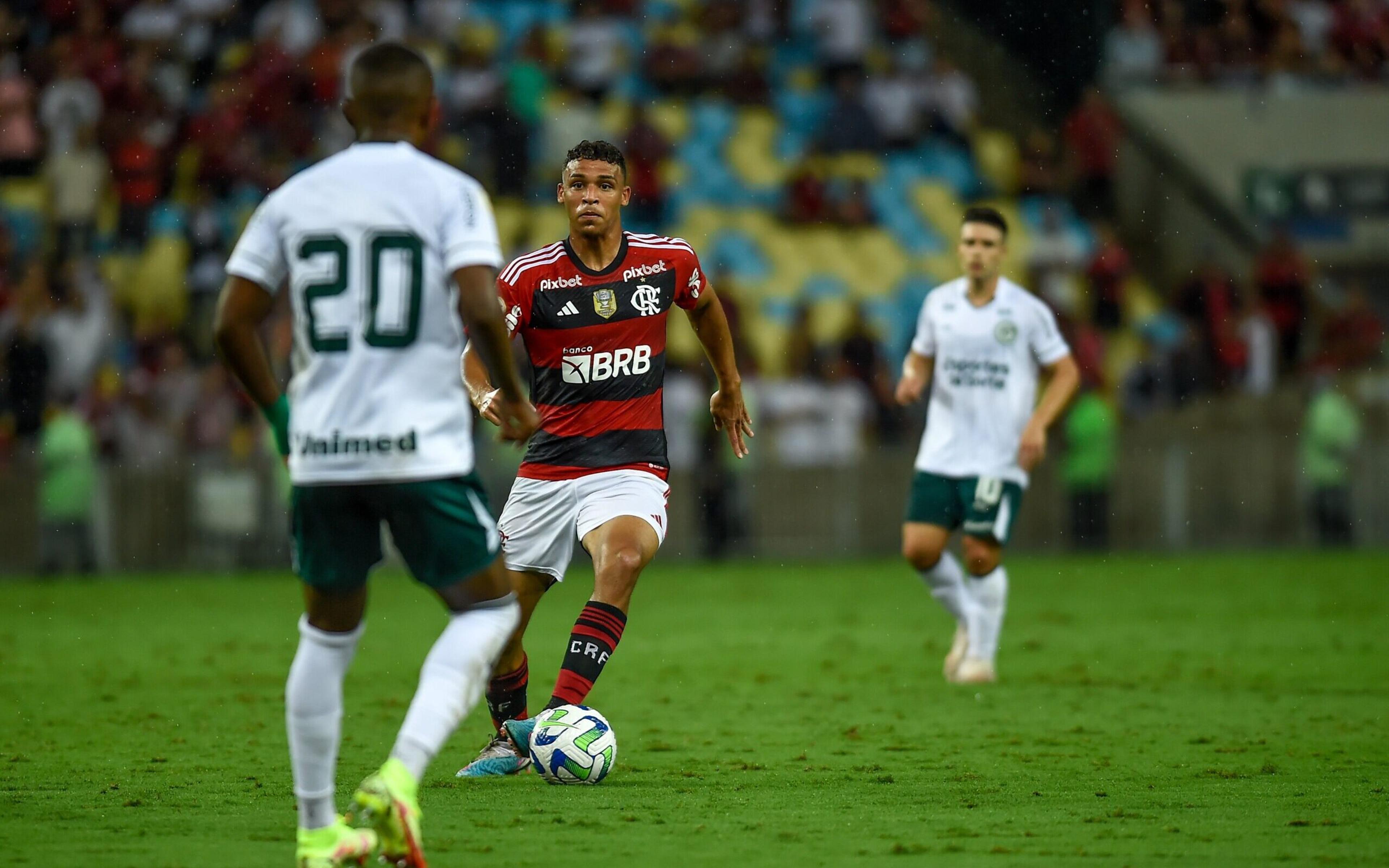 Joias da base e novas opções acirram disputa no meio-campo do Flamengo para sequência do ano