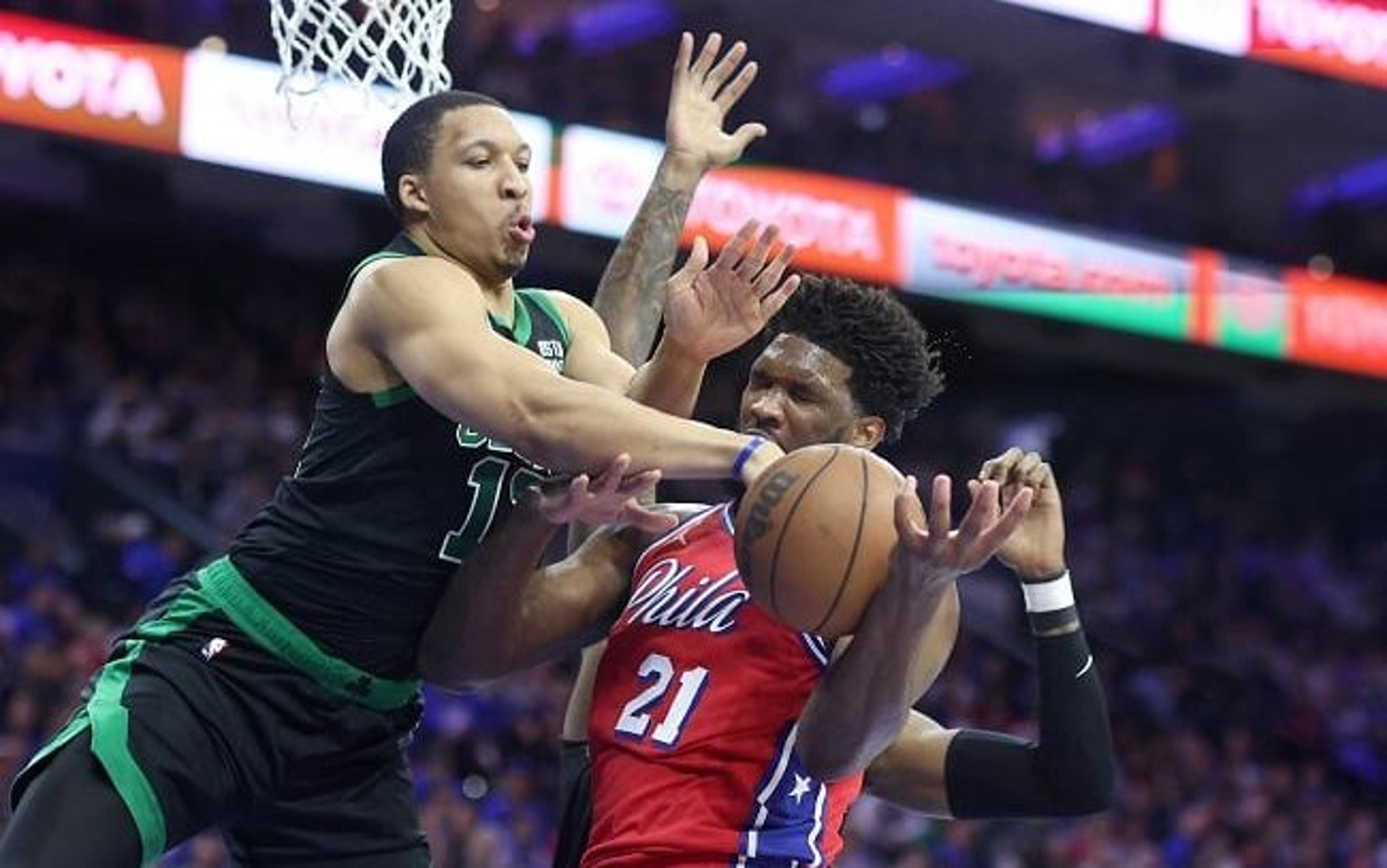 Grant Williams revela resultado de pisão de Joel Embiid em sua cabeça