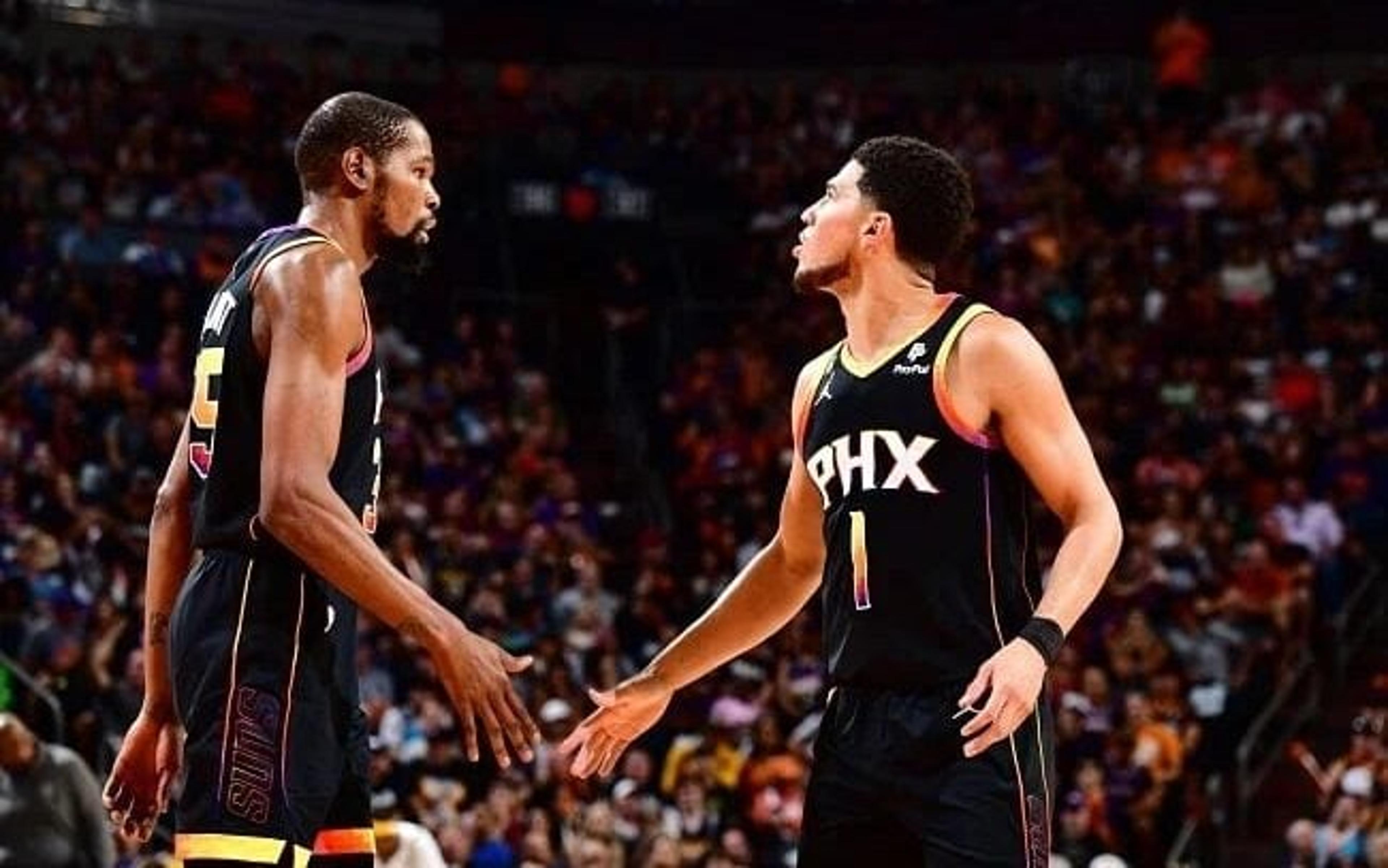 Durant e Booker ofuscam noite histórica de Nikola Jokic, Suns vence Nuggets e iguala série