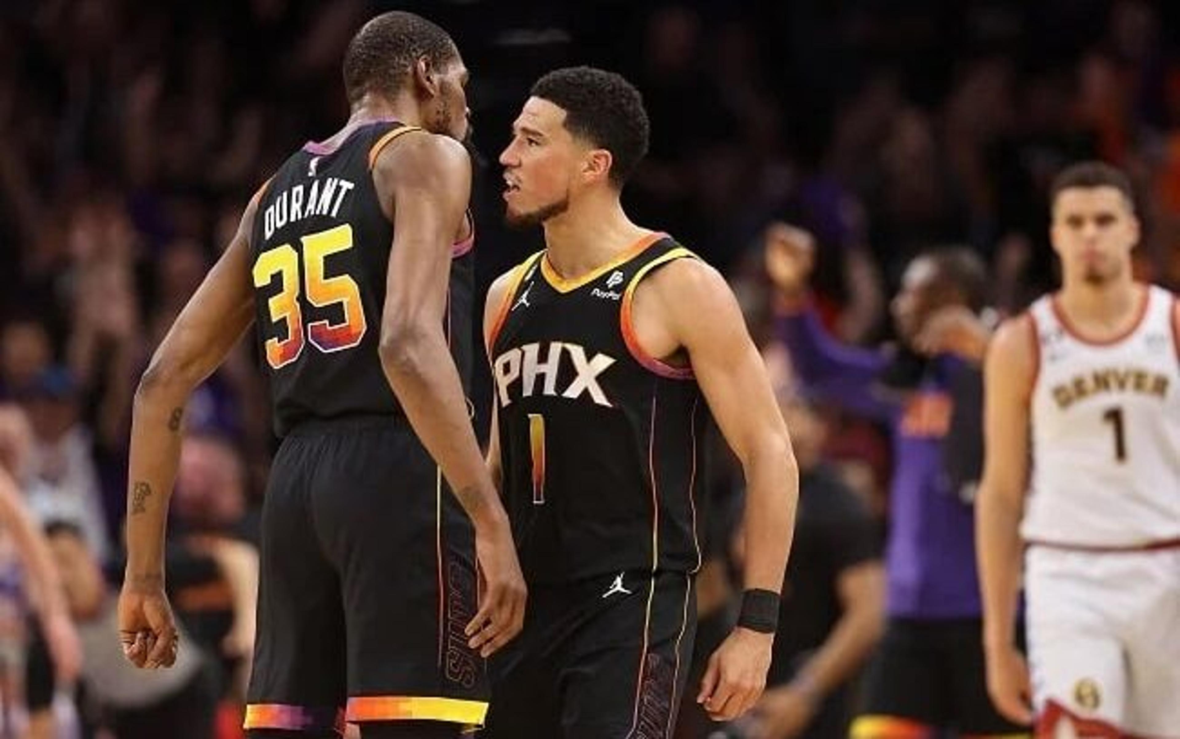 Devin Booker e Kevin Durant dão show, Suns bate Nuggets e segue vivo nos playoffs