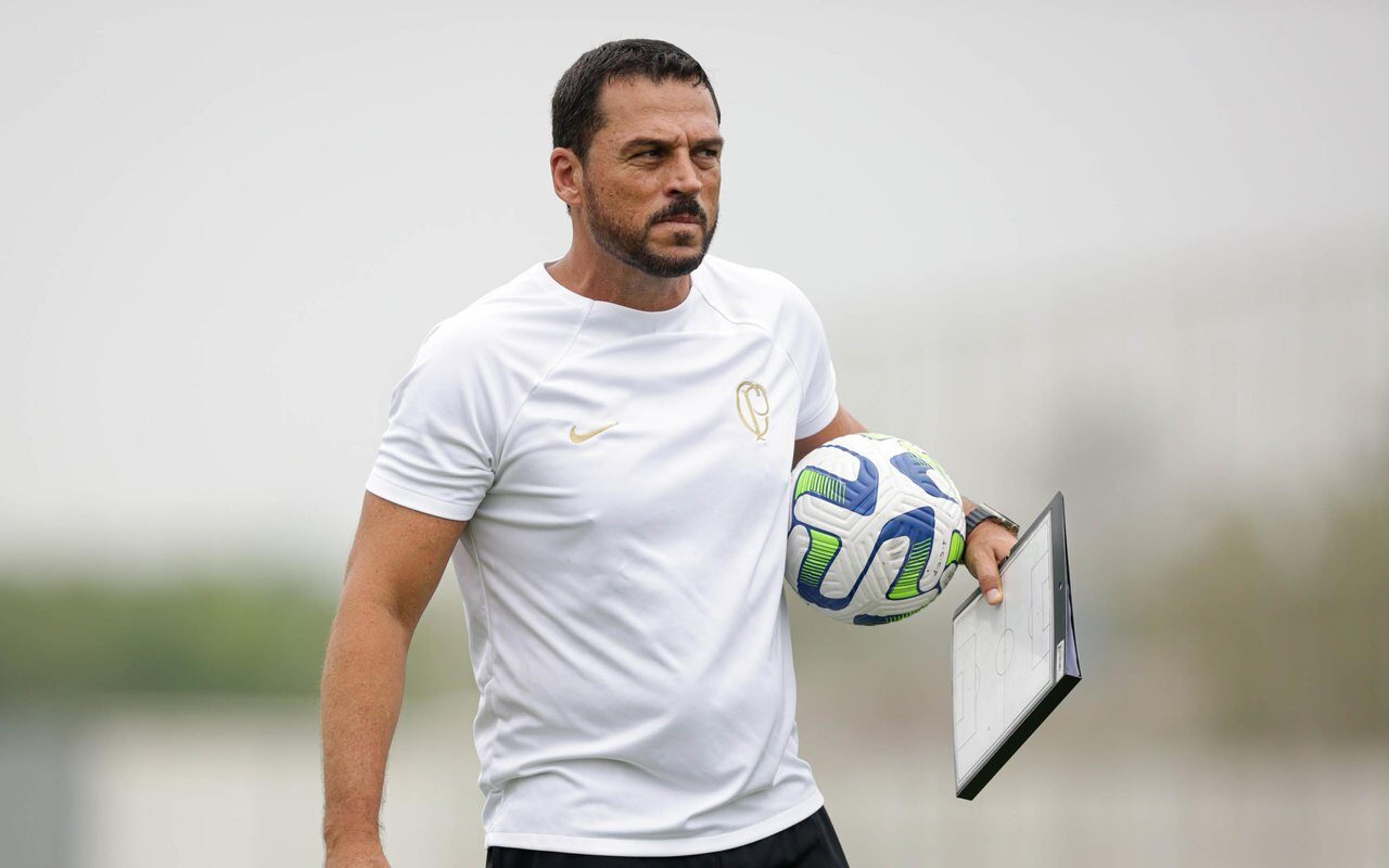 Com comissão completa, novo auxiliar de Luxemburgo comanda treino do Corinthians visando o Fortaleza