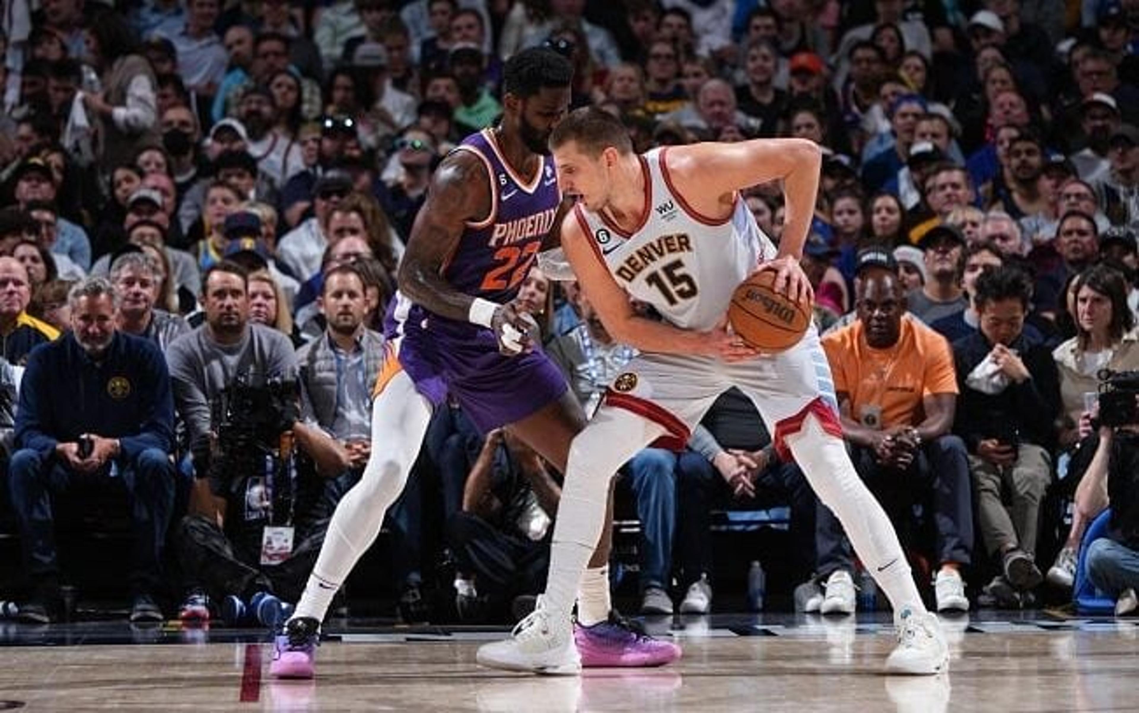 Nikola Jokic faz triplo-duplo, Nuggets atropela Suns e lidera por 3 a 2