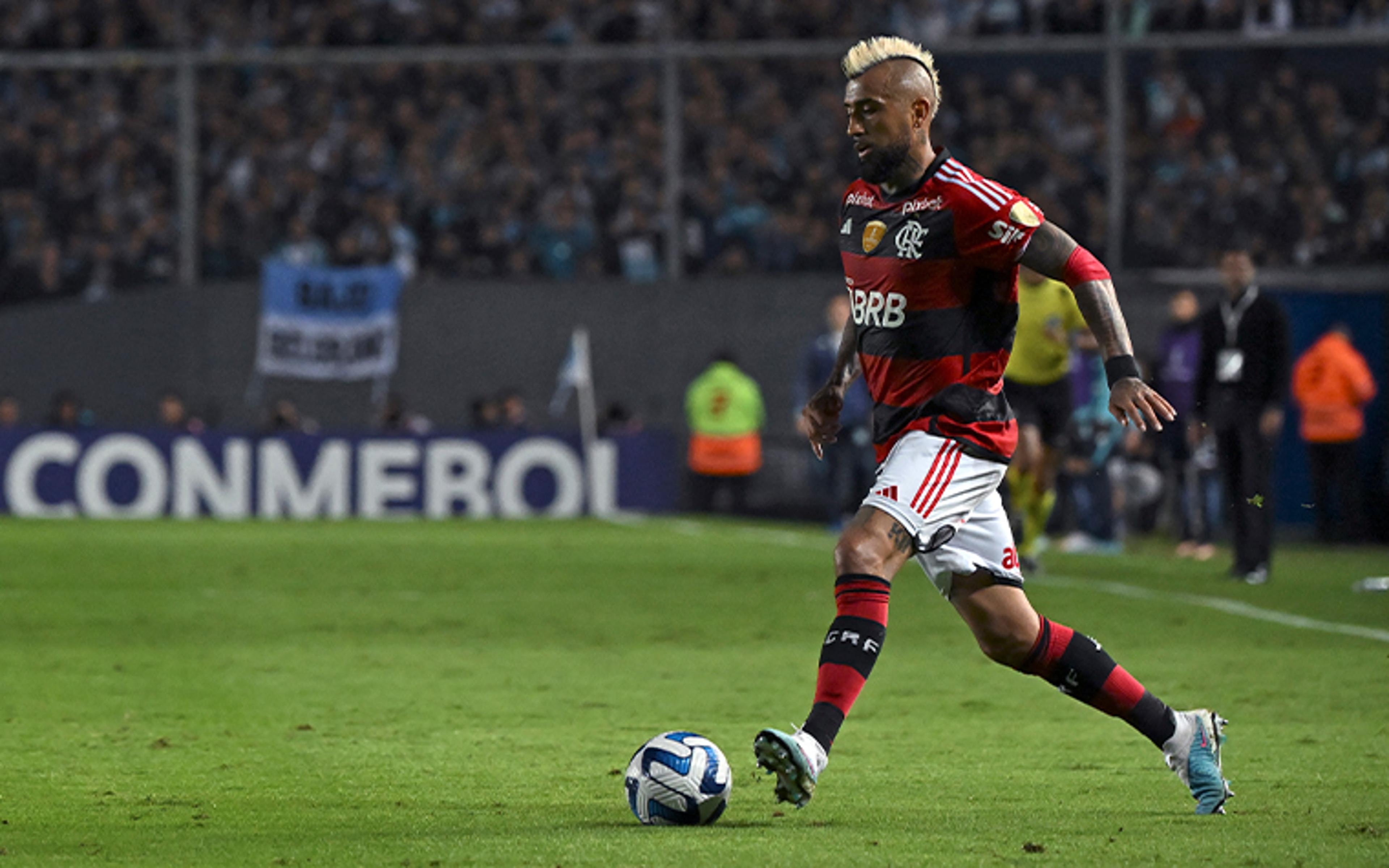 Vidal frustra-se com tropeço do Flamengo mas mostra otimismo com evolução sob o comando de Sampaoli: ‘Vamos meter medo em todos’