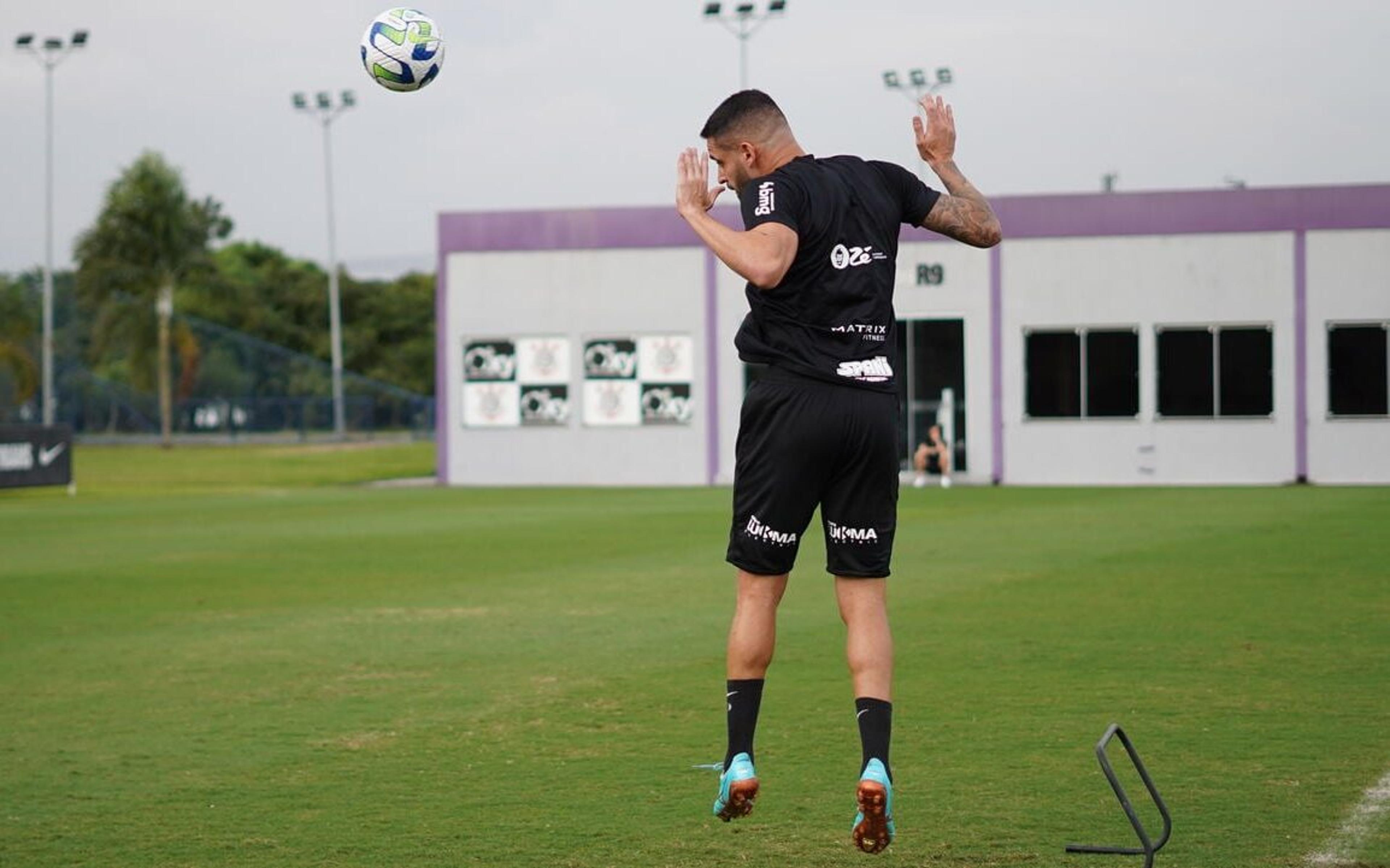 Renato Augusto inicia nova etapa em tratamento e fica mais próximo de reforçar o Corinthians