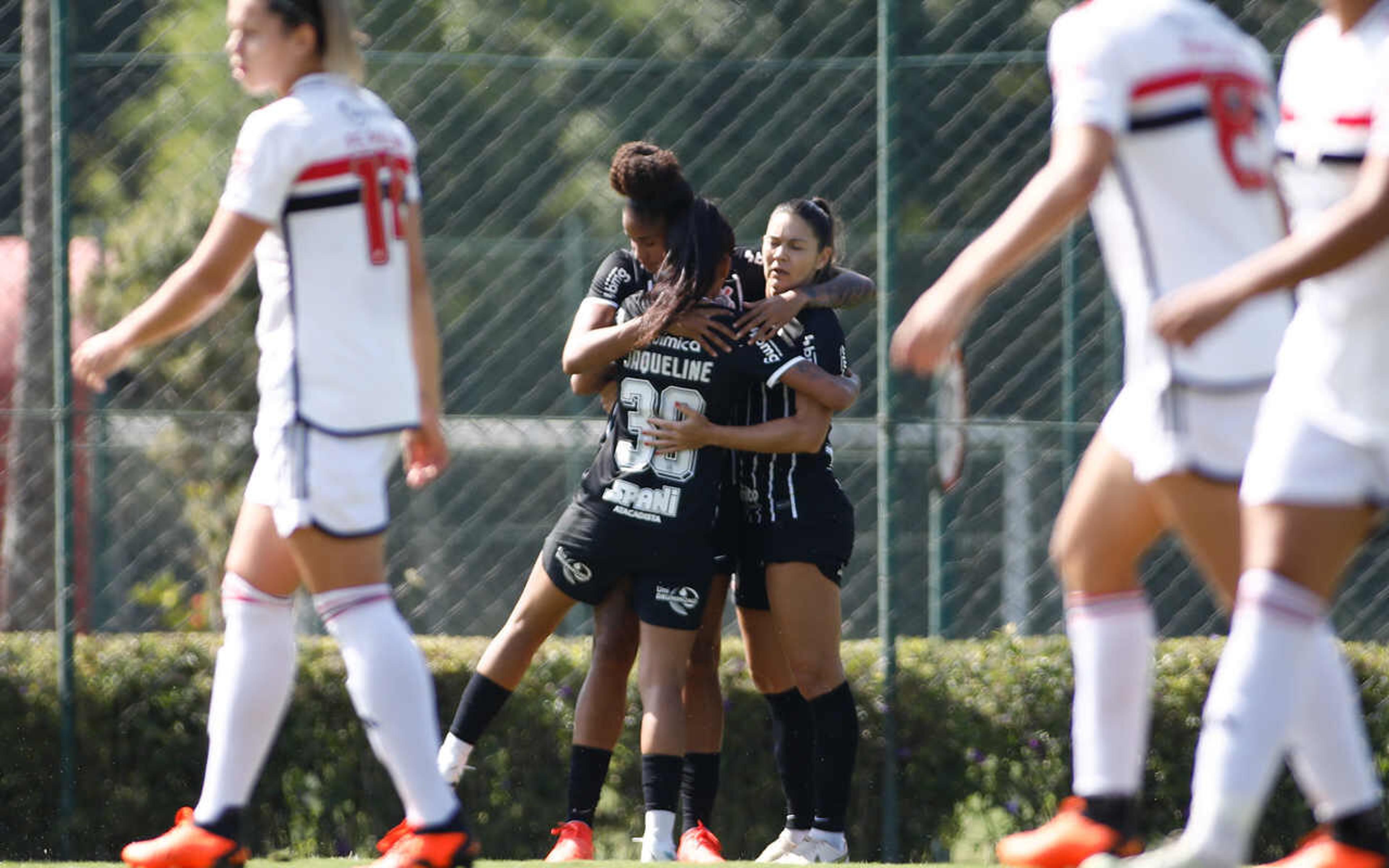 Corinthians vence clássico contra o São Paulo e assume a liderança do Brasileirão feminino