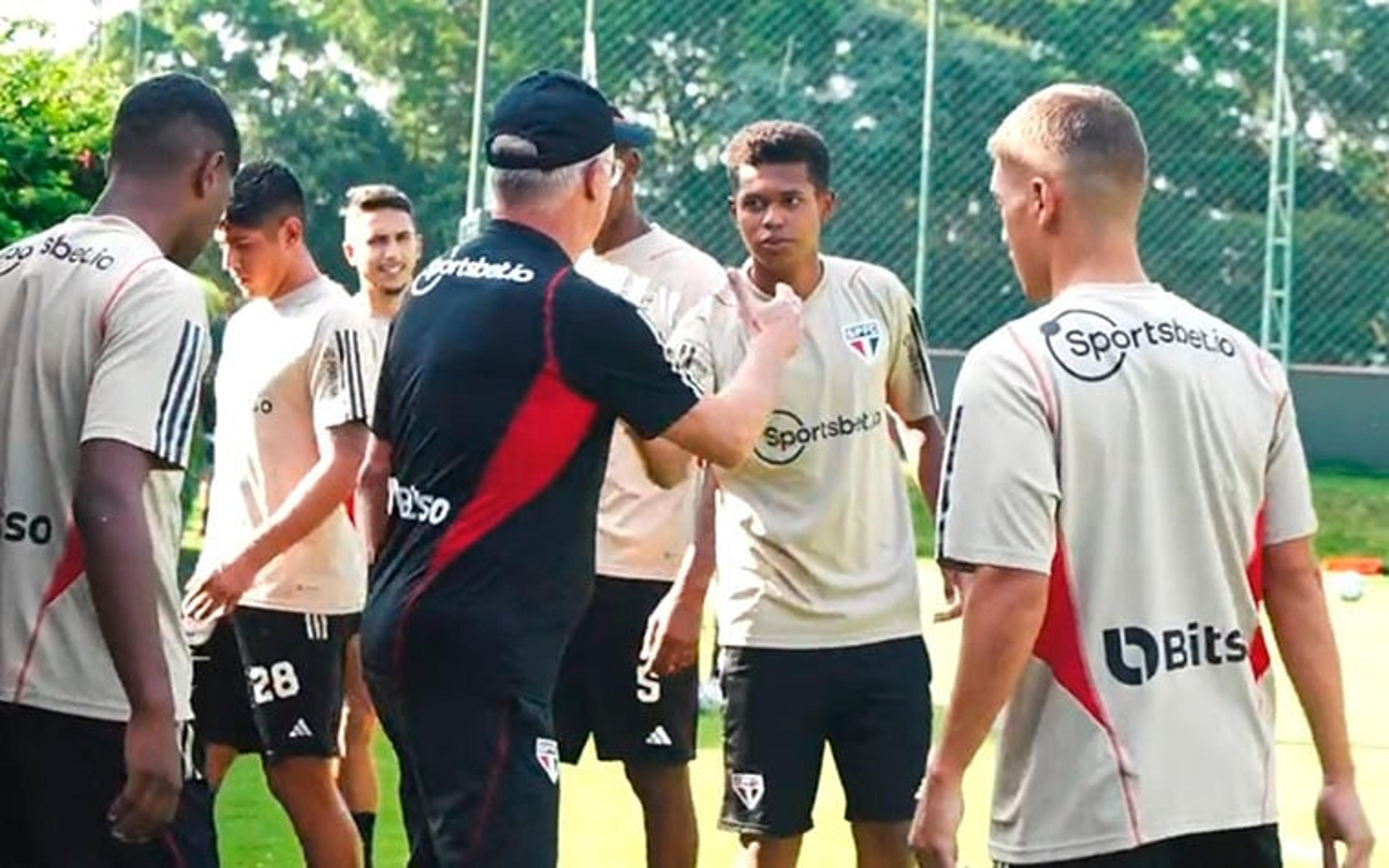 Dorival avalia promoção de promessas de Cotia para reforçar São Paulo: veja situação de cada uma das revelações da base