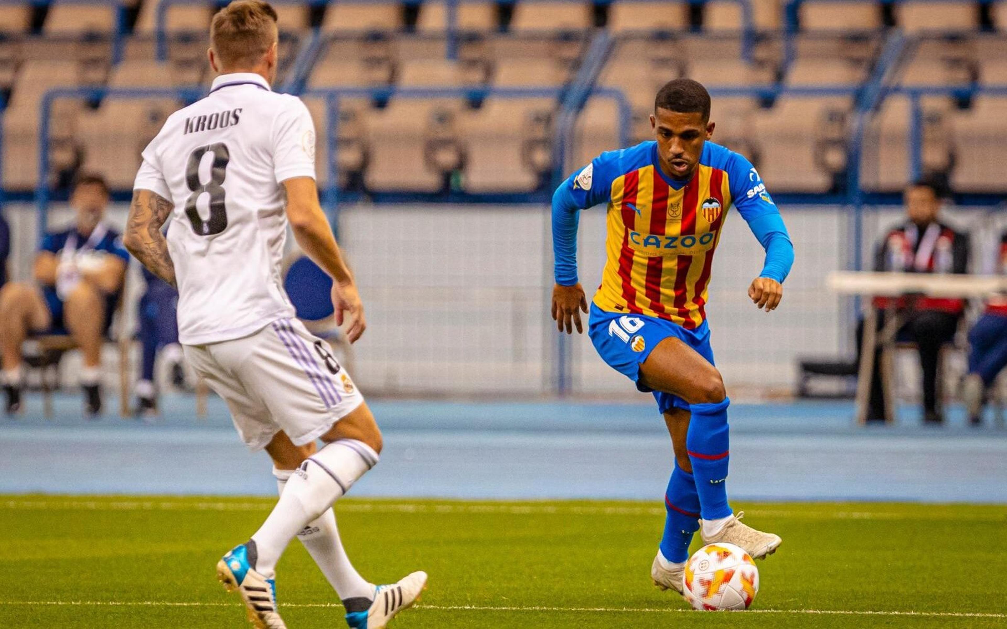 Decisivo, Samuel Lino se destaca com gols pelo Valencia