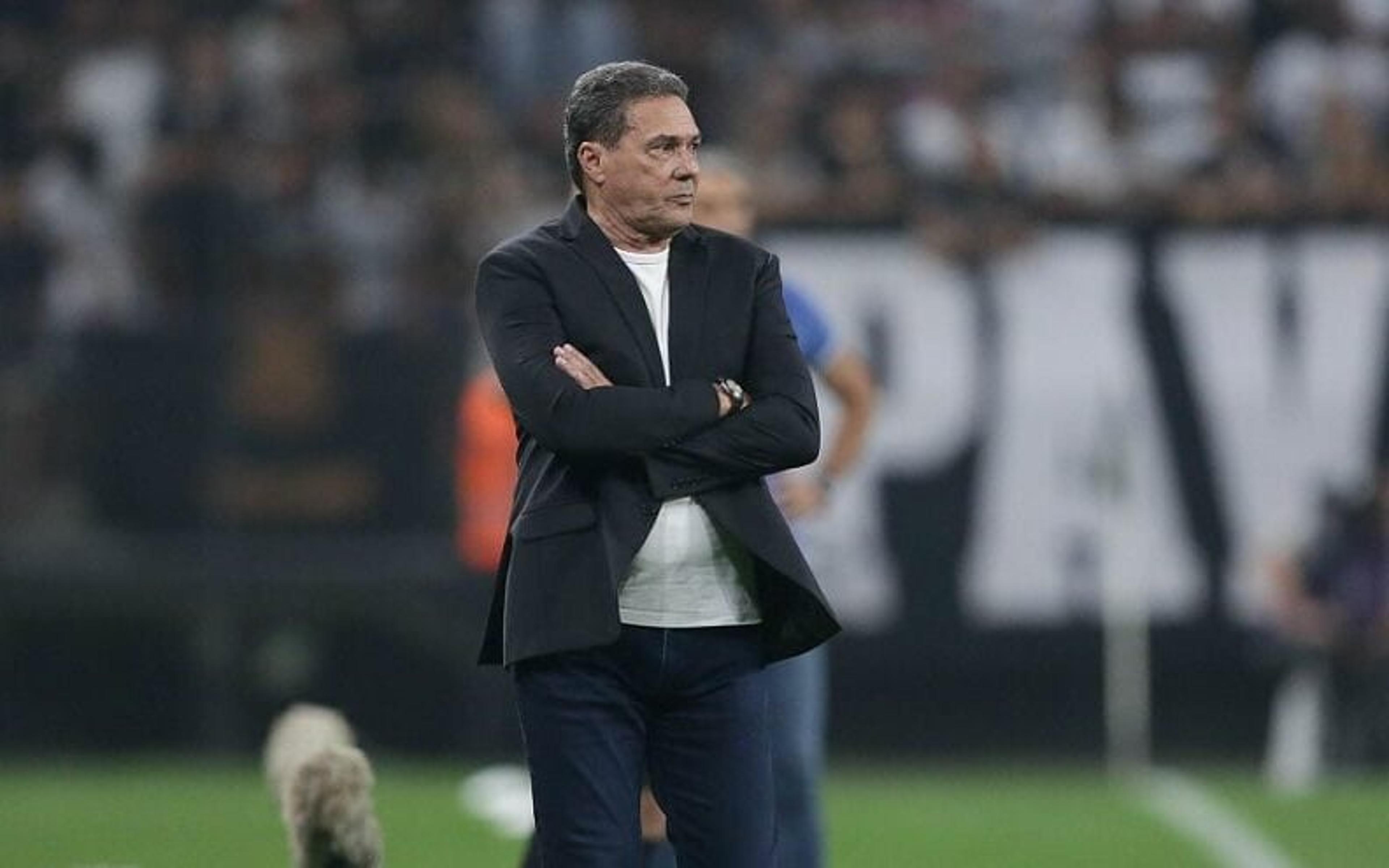 ANALISE: Luxemburgo deixa atacantes ‘isolados’, mas conquista ponto para elevar confiança do Corinthians