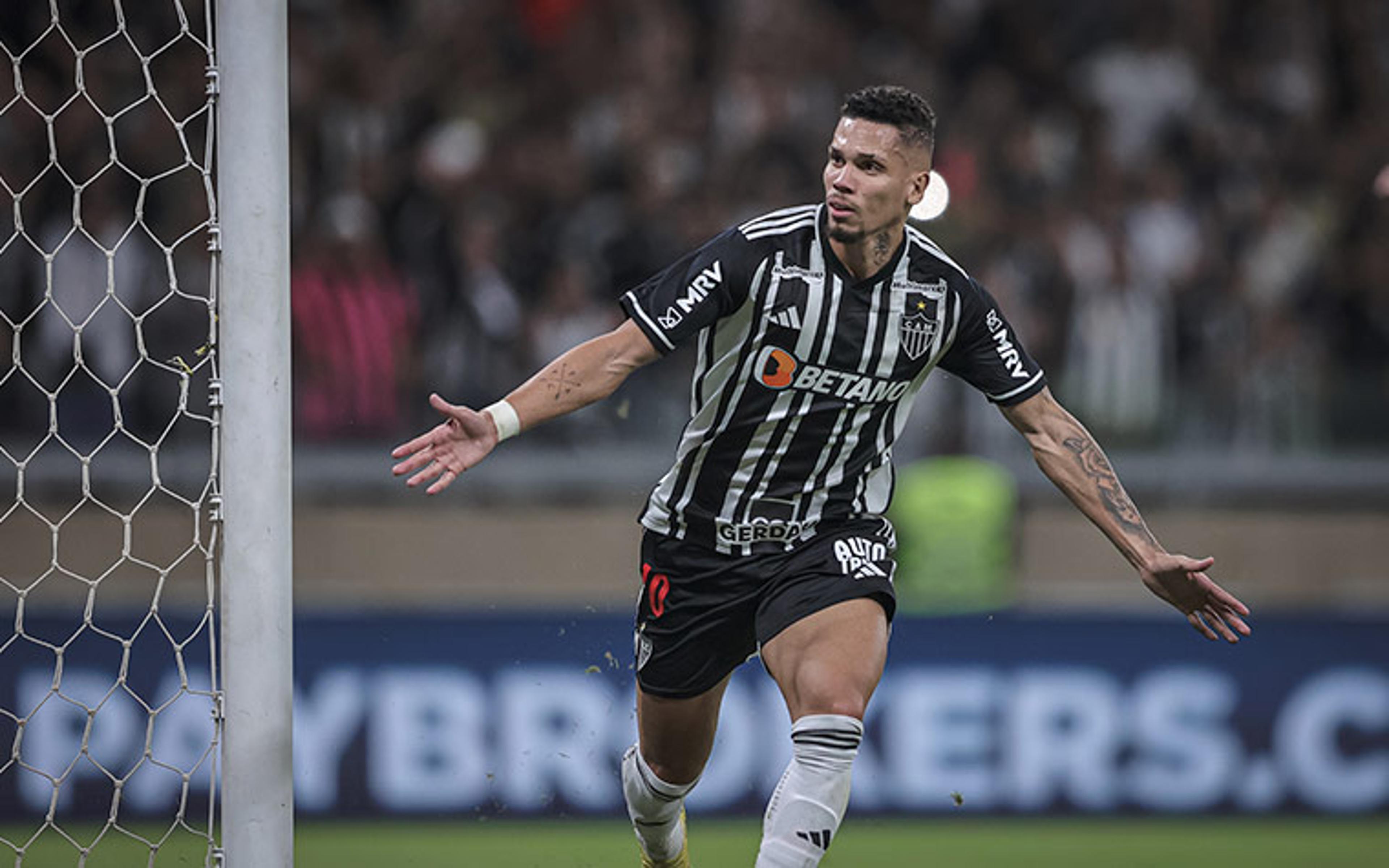 Paulinho chega a quatro gols em três jogos, vibra com vitória, mas não quer o Atlético-MG ‘cantando vitória’