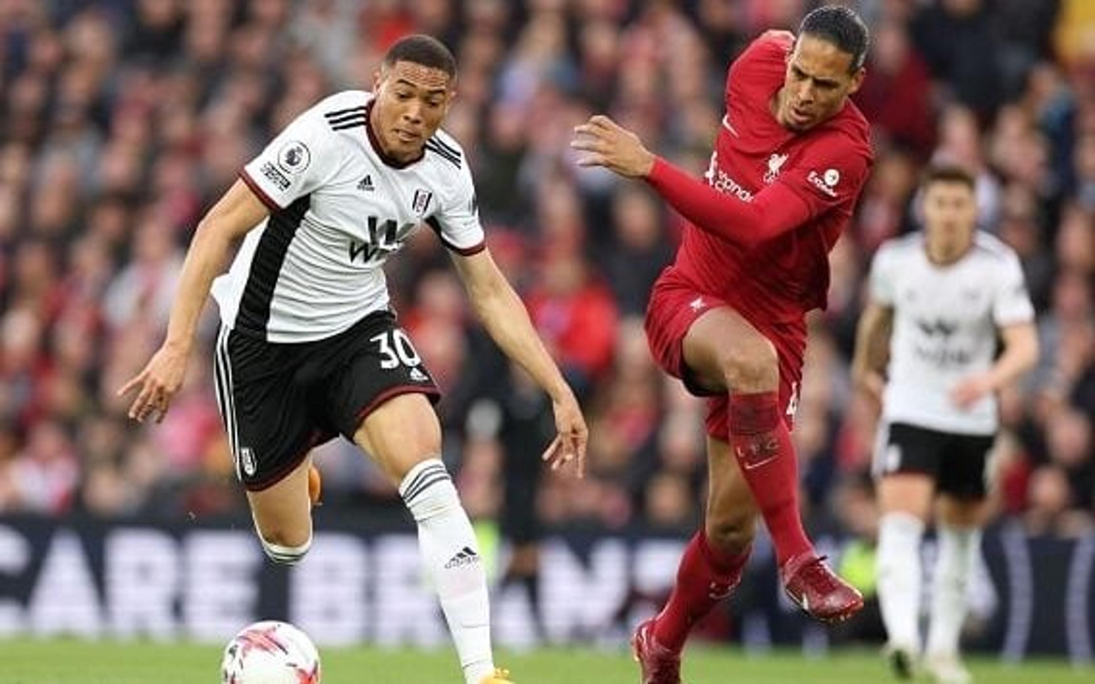 Com gol e titularidade, Carlos Vinícius tem sido destaque do Fulham contra gigantes ingleses