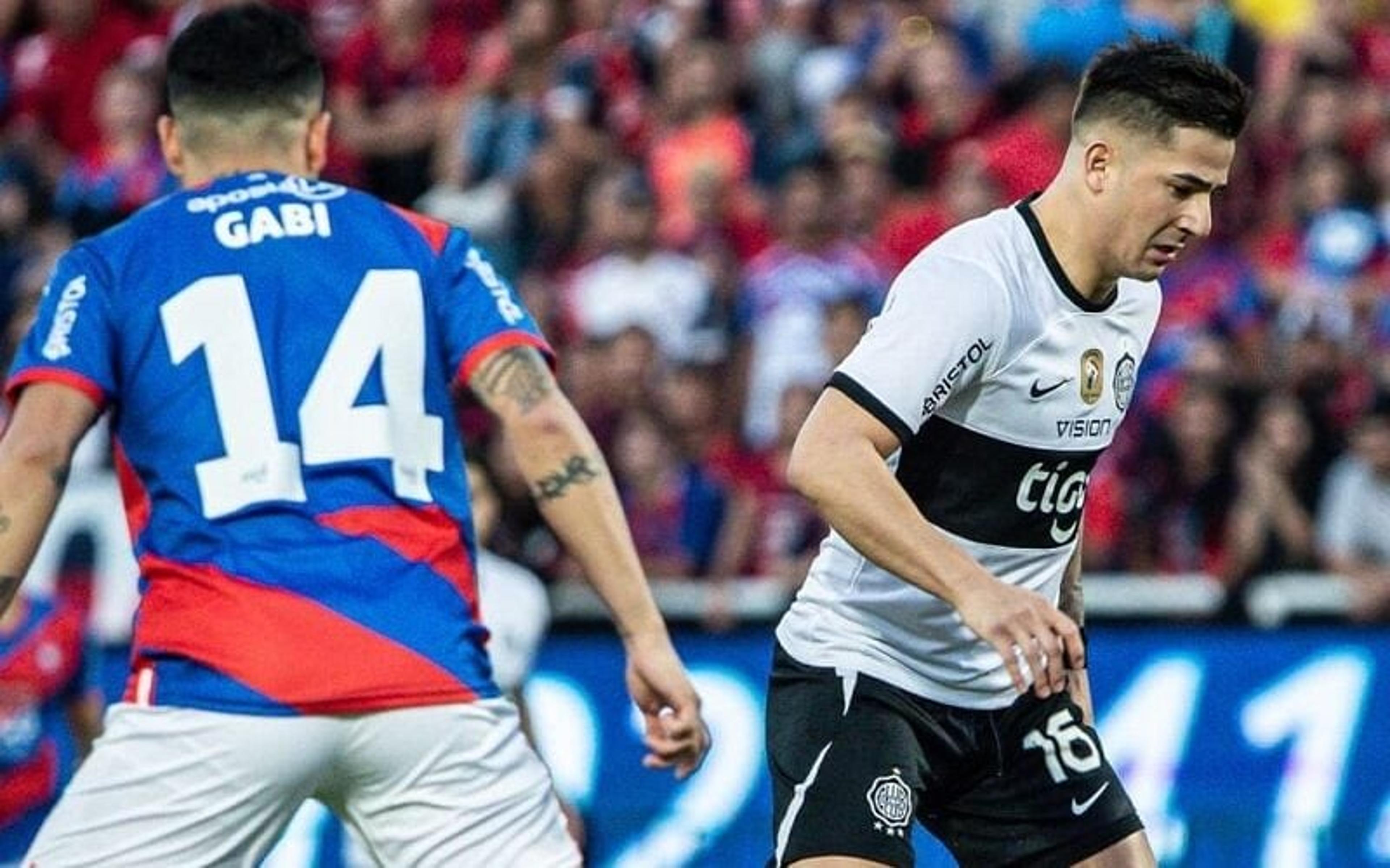 Cerro Porteño e Olimpia empatam clássico emocionante no Paraguai