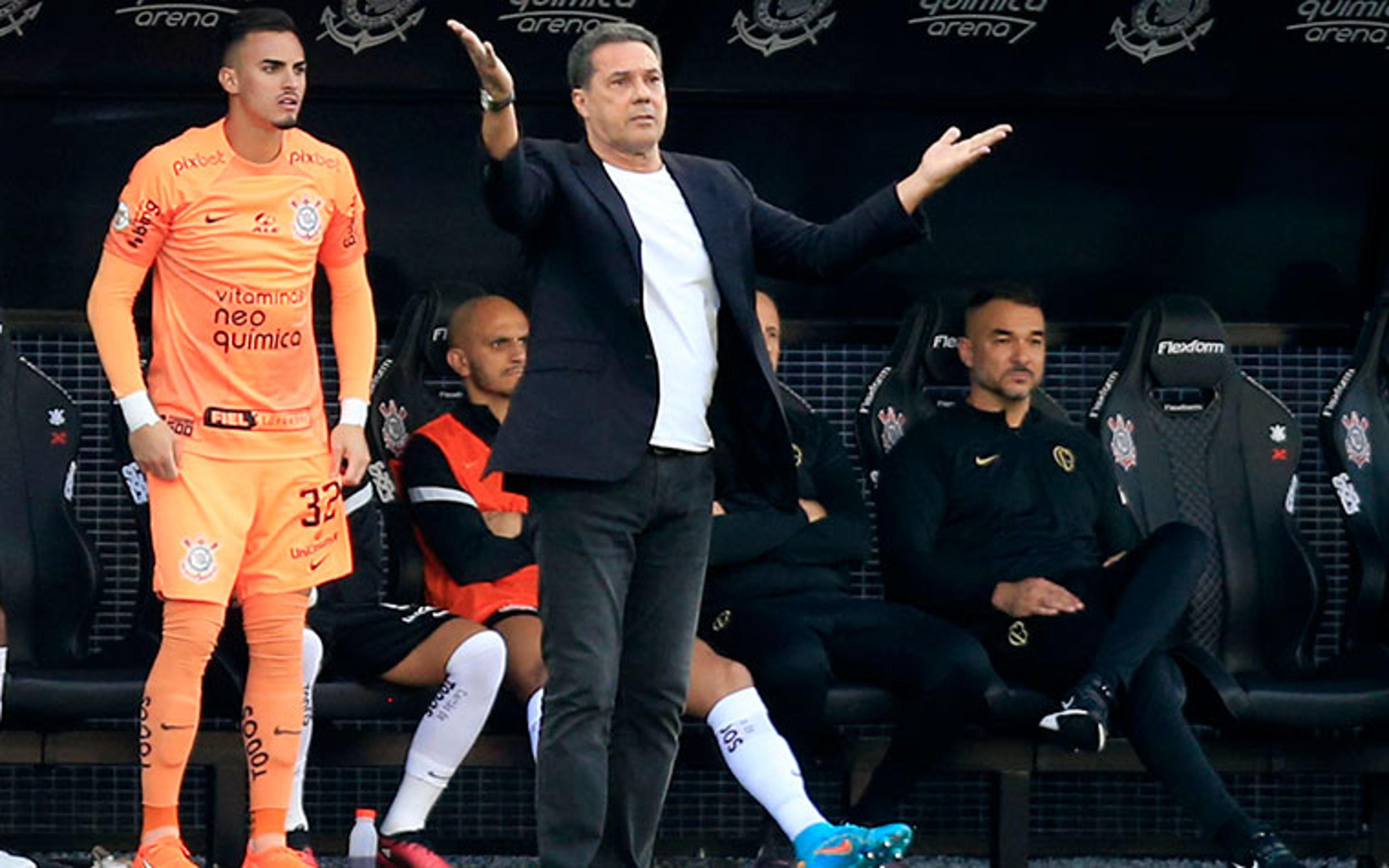 VÍDEO: Luxemburgo entende protestos da torcida do Corinthians, mas exalta apoio da Fiel