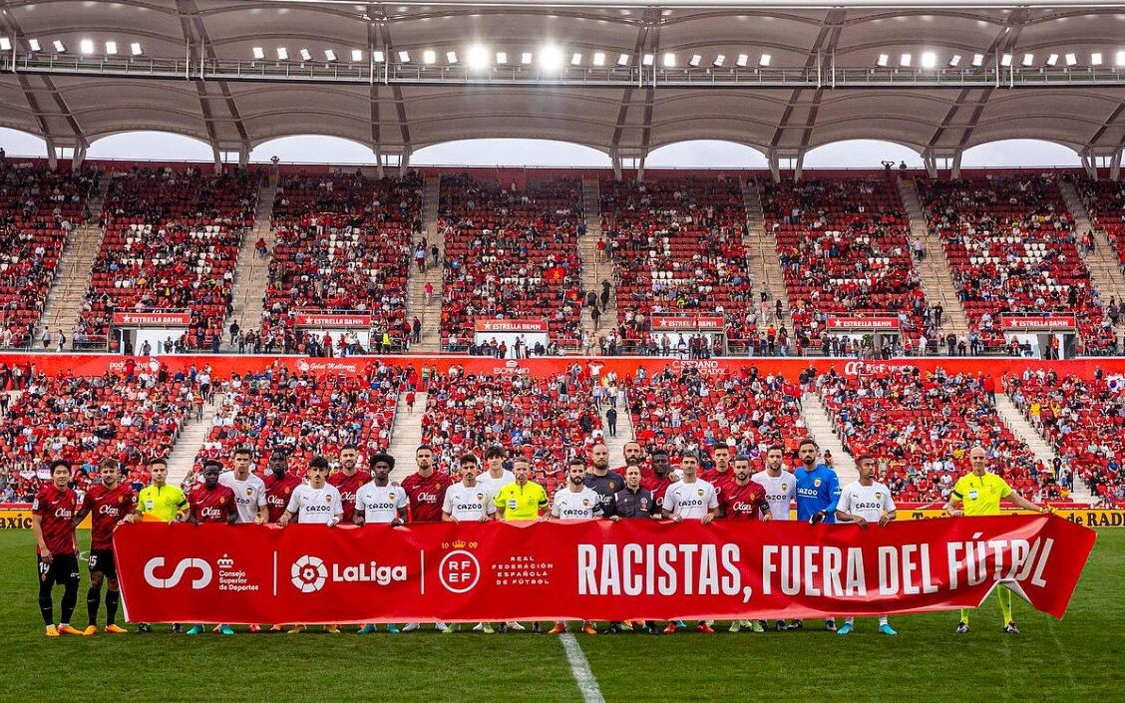 Diakhaby, do Valencia, se recusa a tirar foto com elenco em campanha contra racismo promovida pela LaLiga