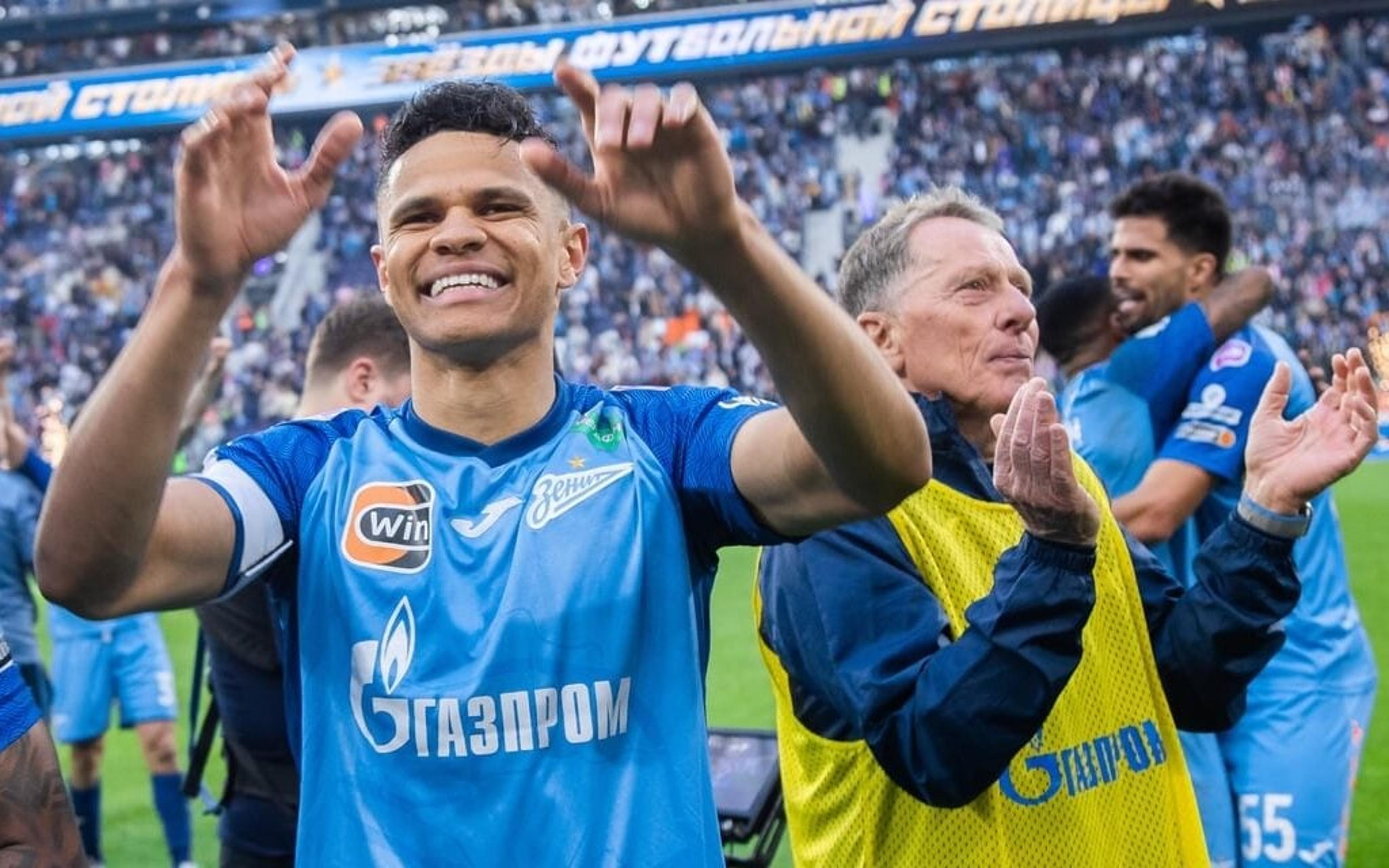 Douglas Santos vibra com título do Campeonato Russo e mira convocação para Seleção