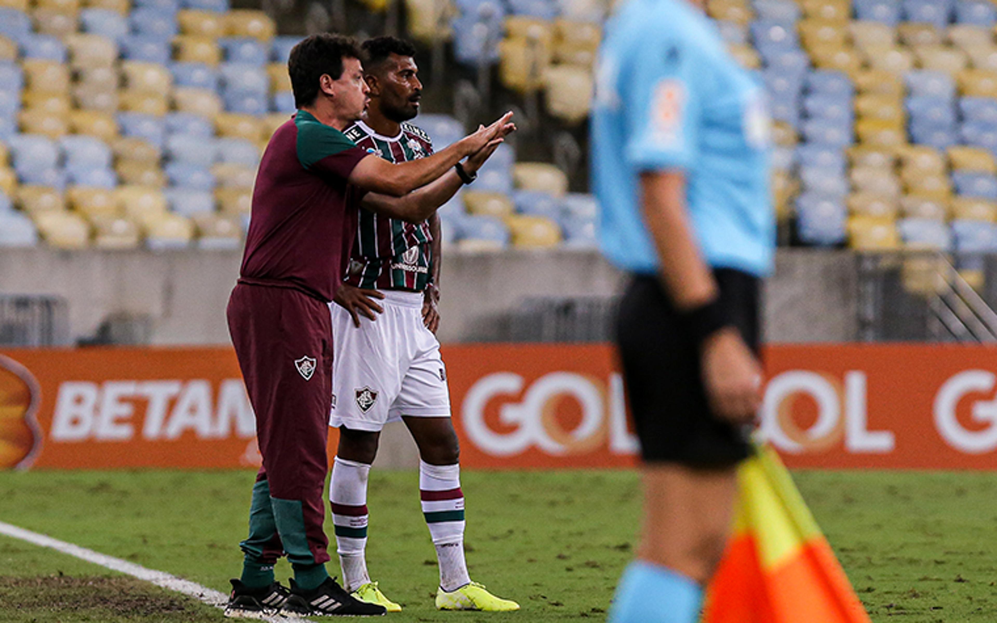 Thiago Santos celebra primeira vez como titular no Fluminense, mas cita falta de ritmo