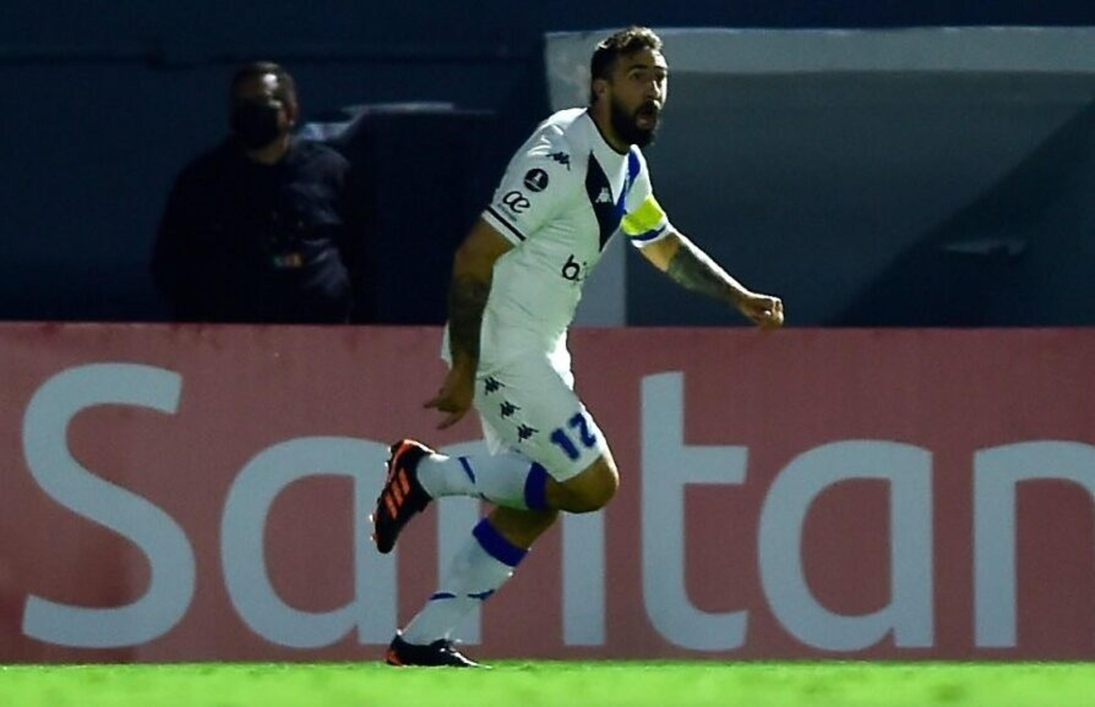 Lucas Pratto provoca a própria torcida após gol; confira