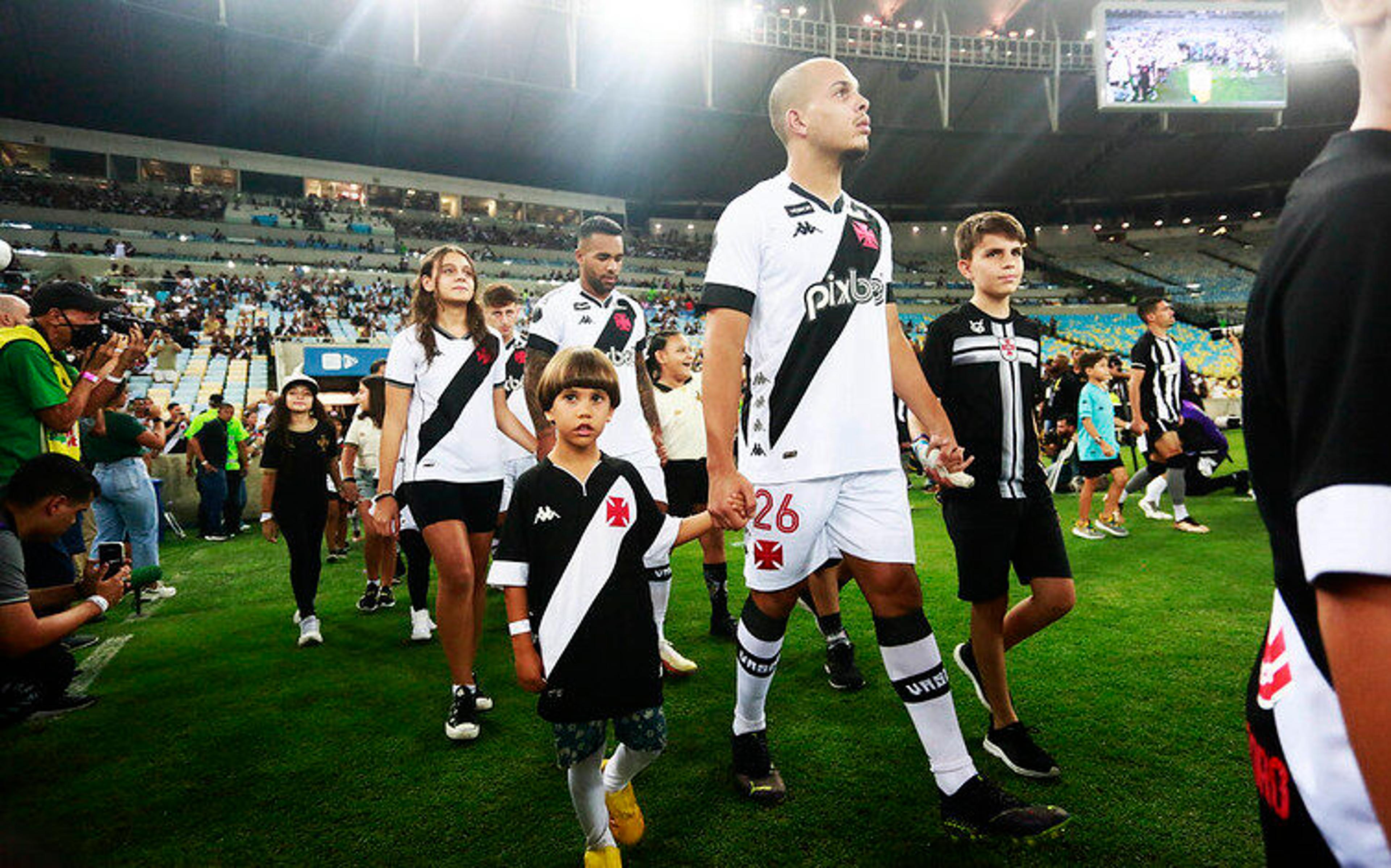 Retorno, trinca no esquema… as novidades do Vasco para o primeiro clássico em seu retorno à elite, contra o Fluminense