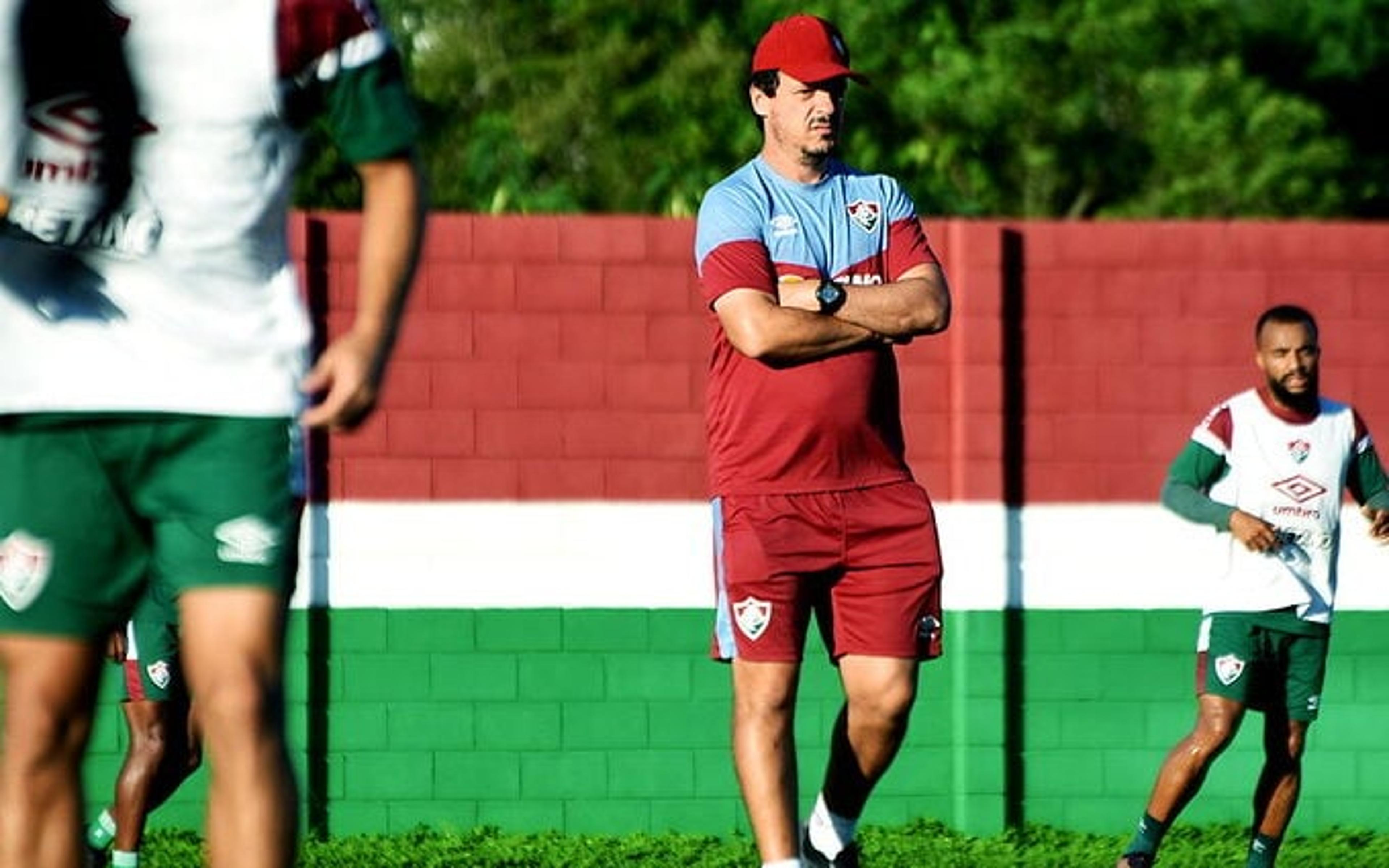 Diniz conta com voltas de André e Samuel Xavier e acena com novidade ofensiva no Fluminense contra o Flamengo