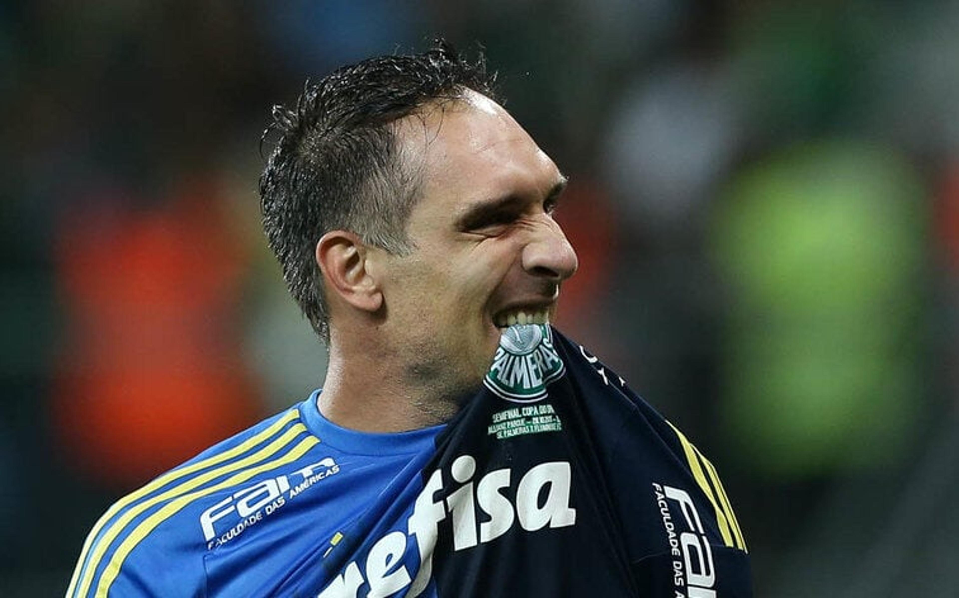 Ex-goleiro do Palmeiras, Fernando Prass apoia luta contra a LGBTfobia e pede fim de cantos homofóbicos em estádios