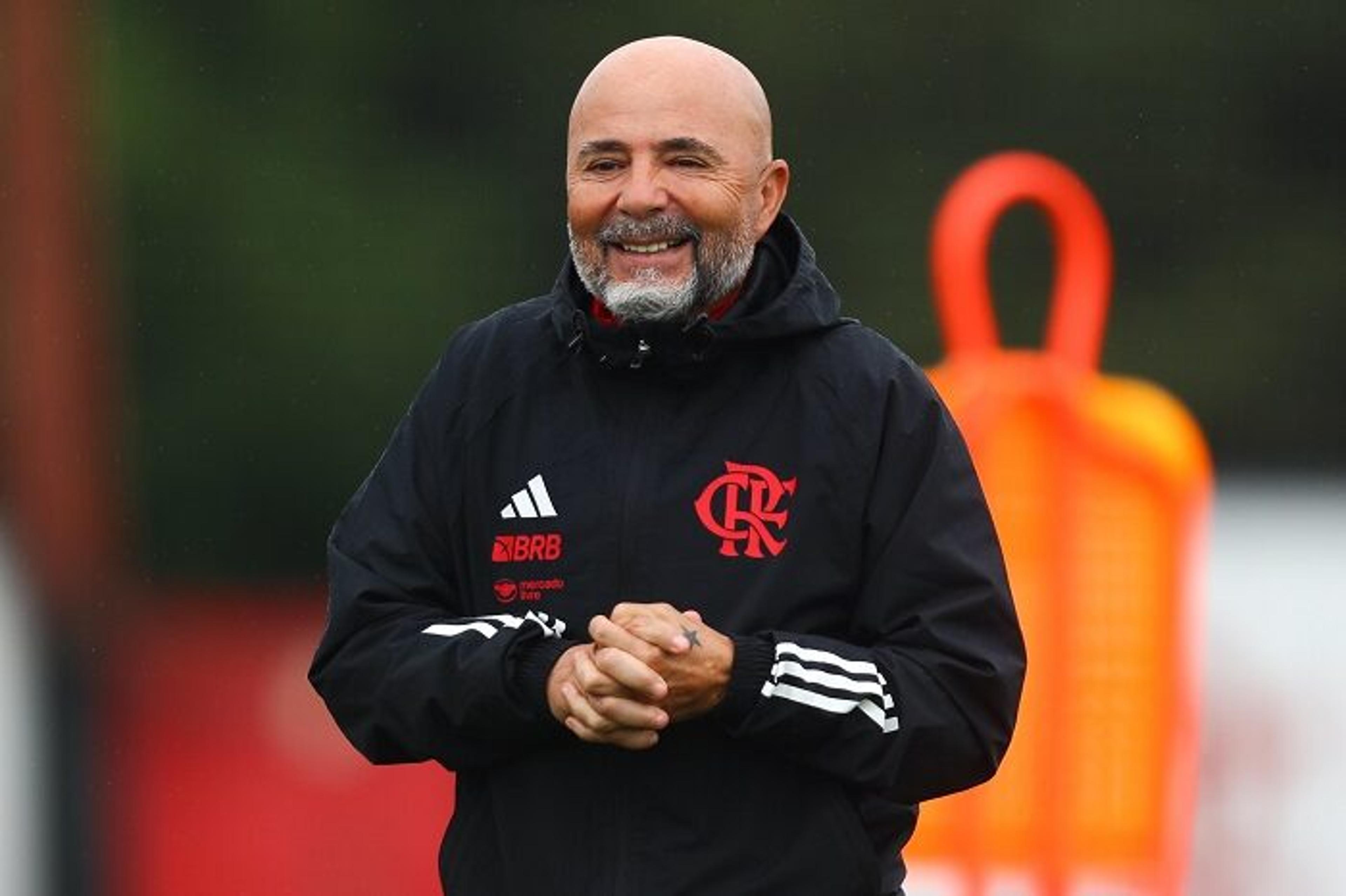 Bem avaliado no Flamengo, Sampaoli conquista confiança de atletas e mira novos desafios após primeiro mês