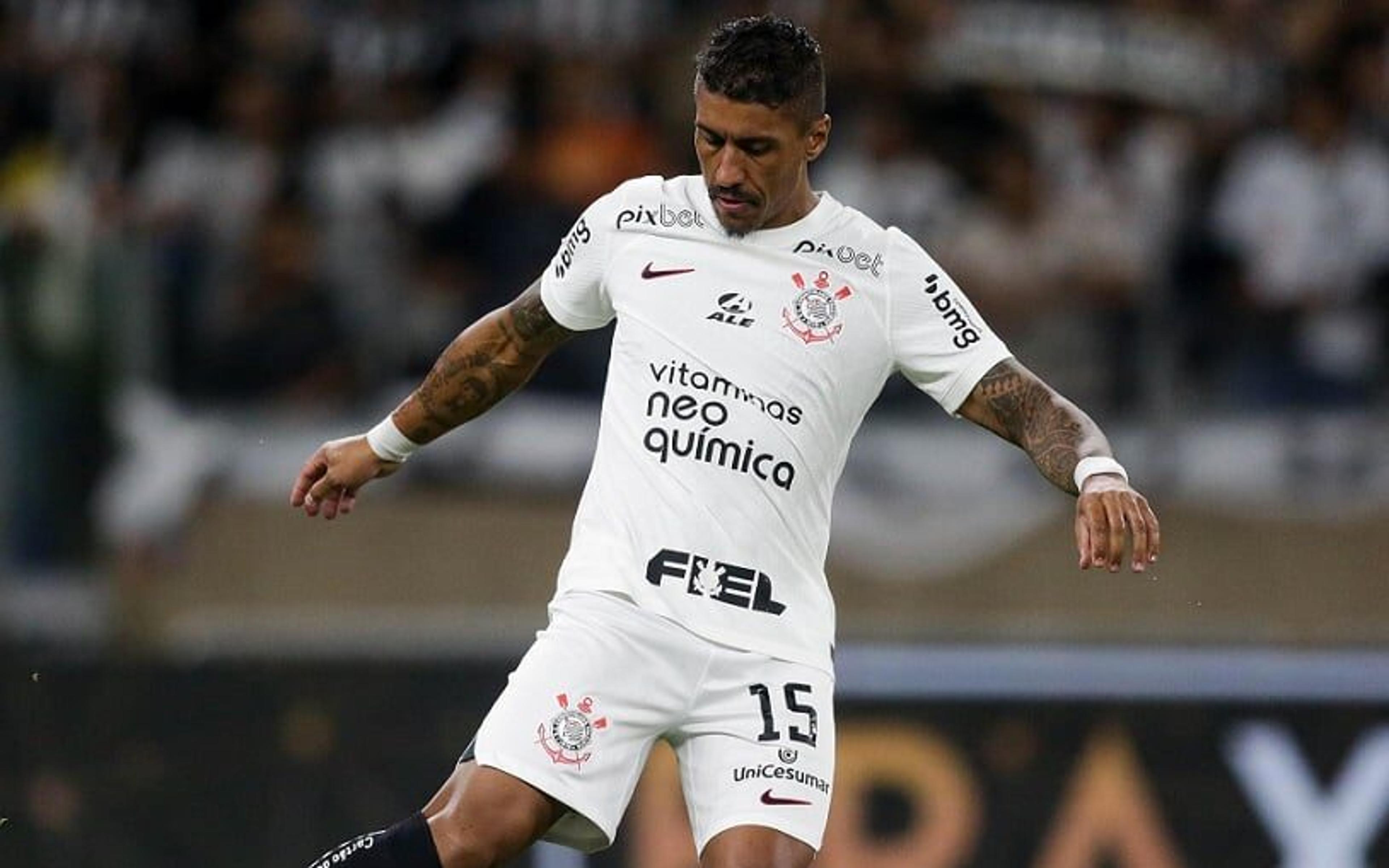 Paulinho vai de centroavante a volante na base da conversa e agrada Luxemburgo no Corinthians