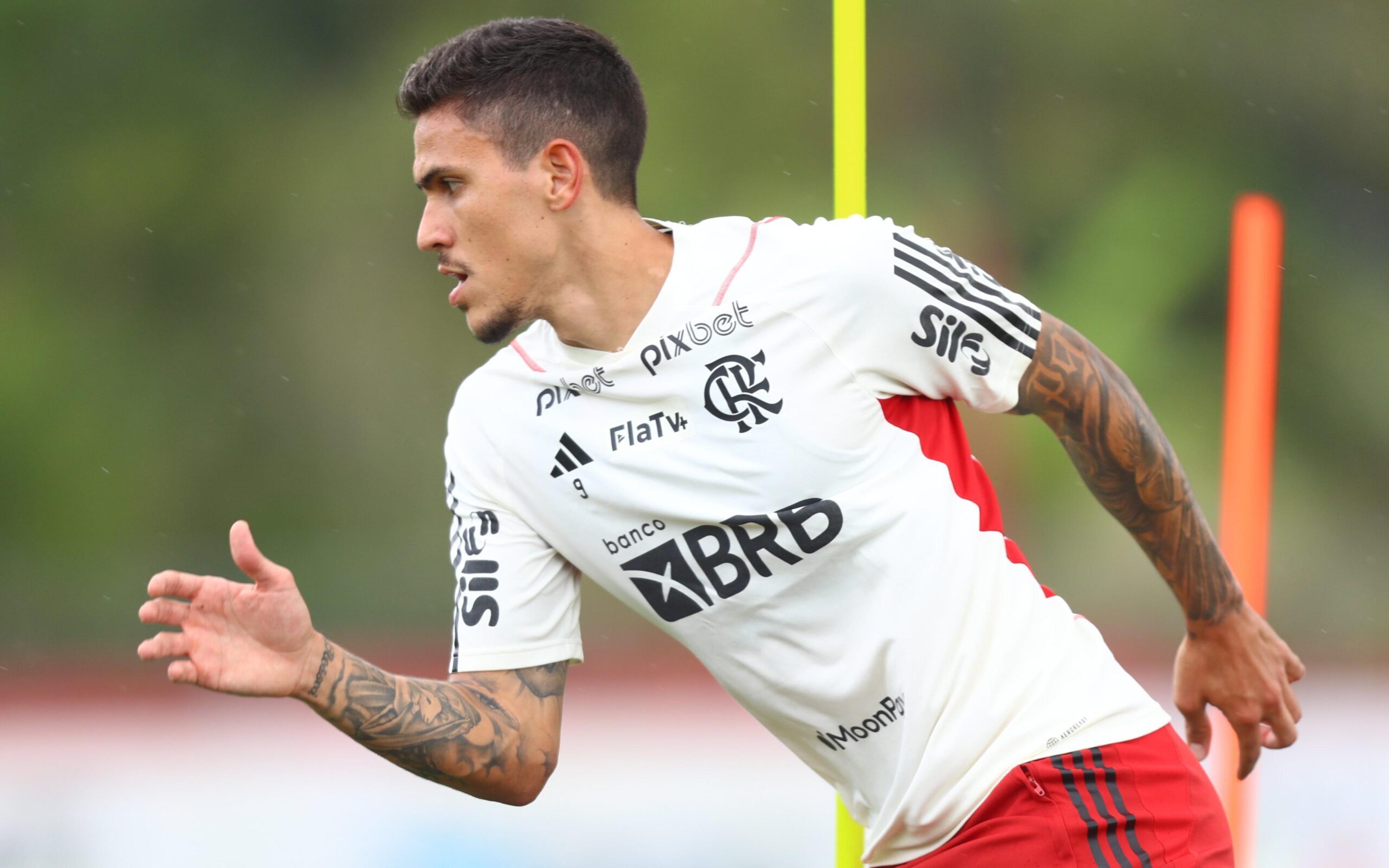 Pedro e David Luiz vão a campo, e Flamengo corre contra o tempo para ter dupla contra o Corinthians