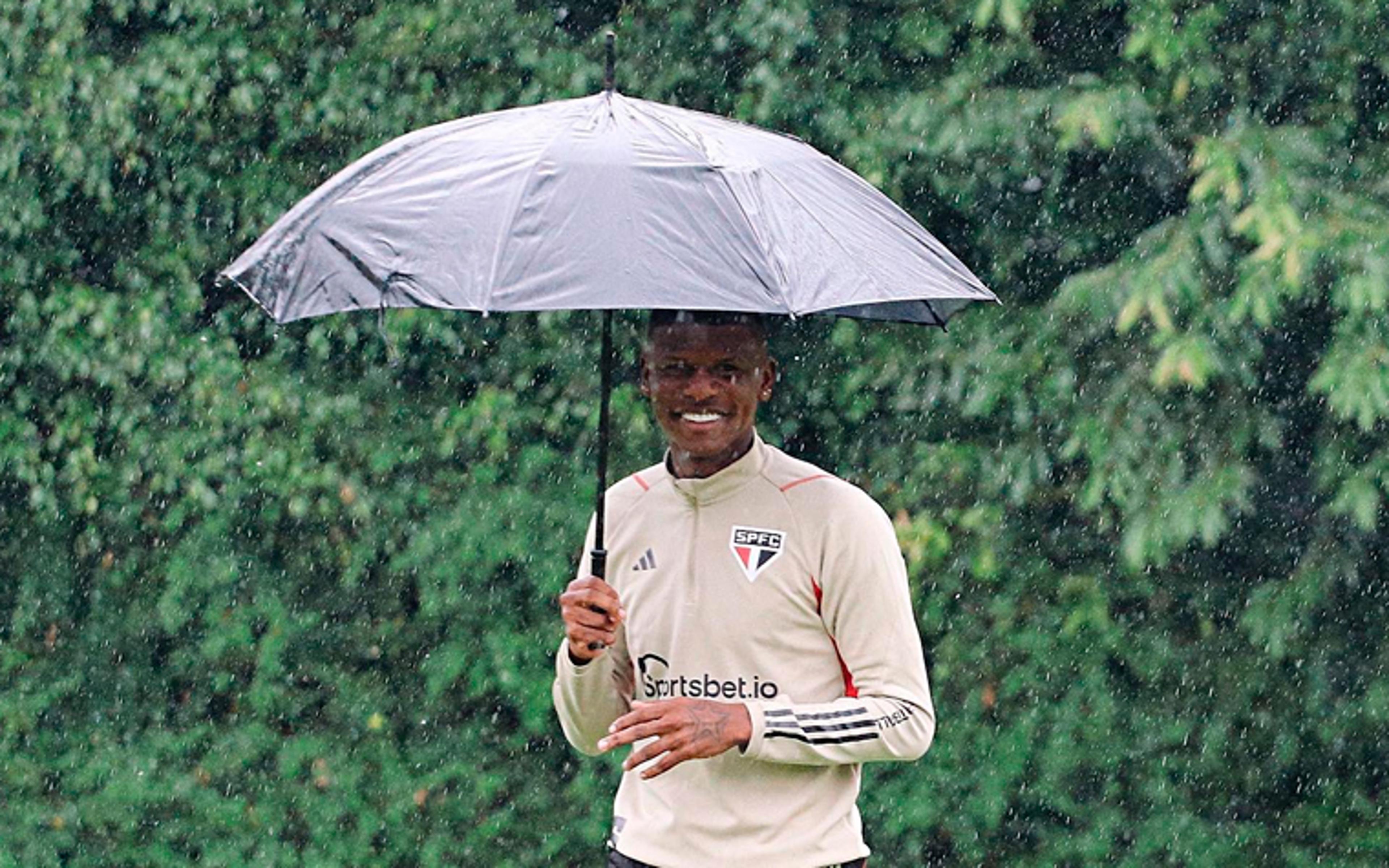 Escalação do São Paulo: sem Nestor, Dorival enfrenta dúvida para escalar meio-campo e ataque em decisão contra o Sport