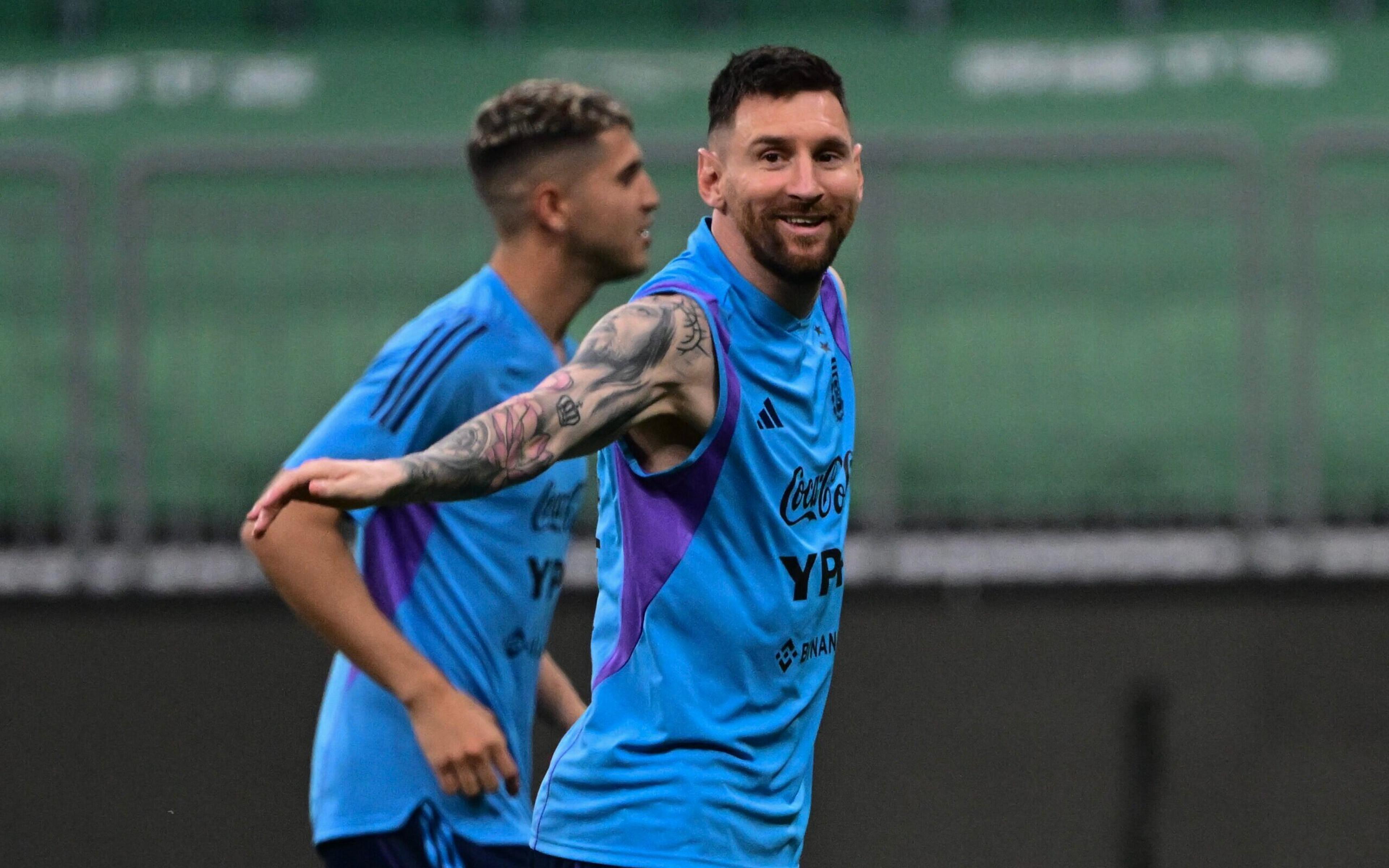 De férias, Messi vai para Argentina junto com colegas de seleção