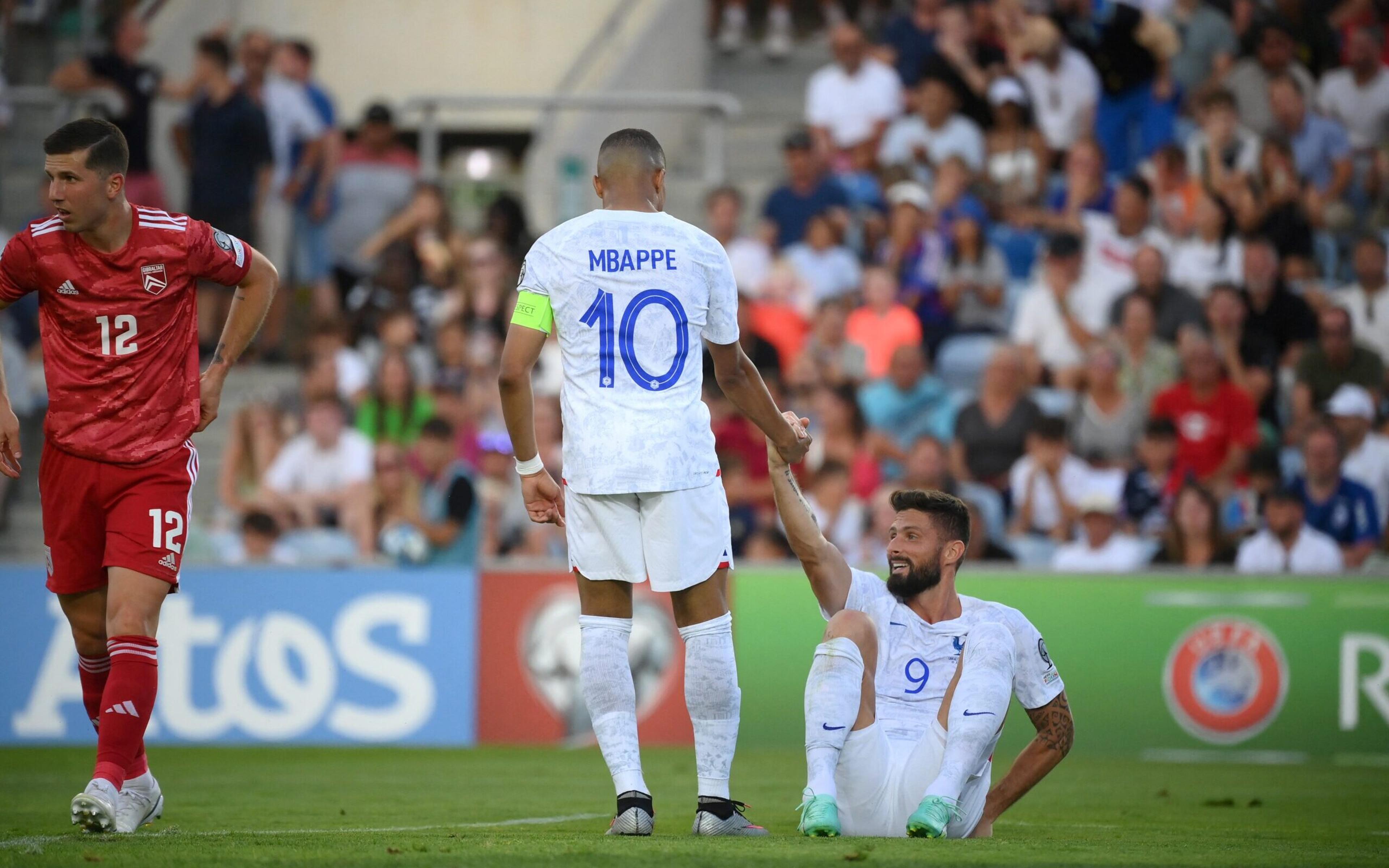 Giroud e Mbappé marcam, França vence Gibraltar e se mantém na ponta do Grupo B das Eliminatórias da Euro